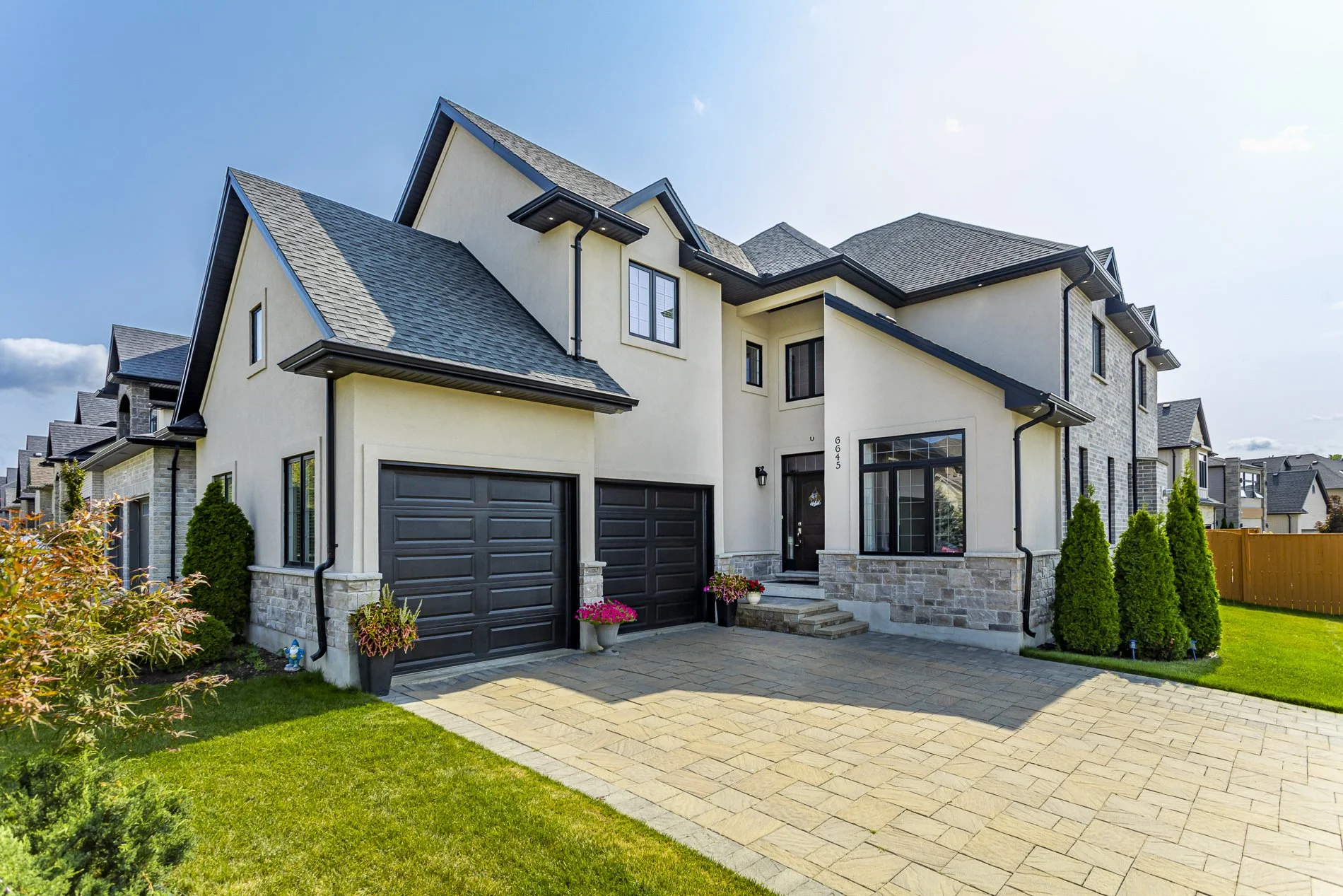 6645 Upper Canada Crossing_02.jpg