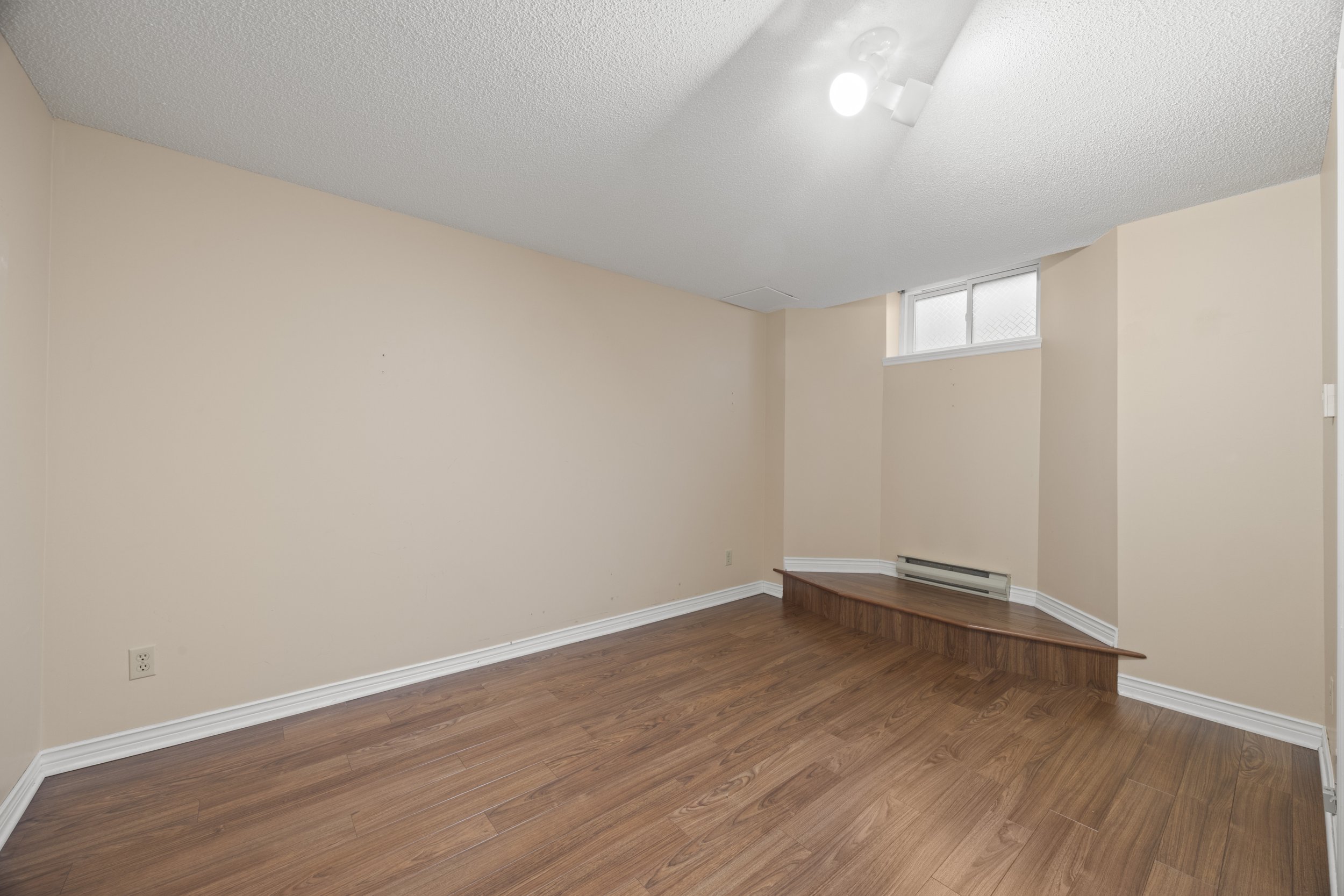 12-90 Ontario St S -31.JPG