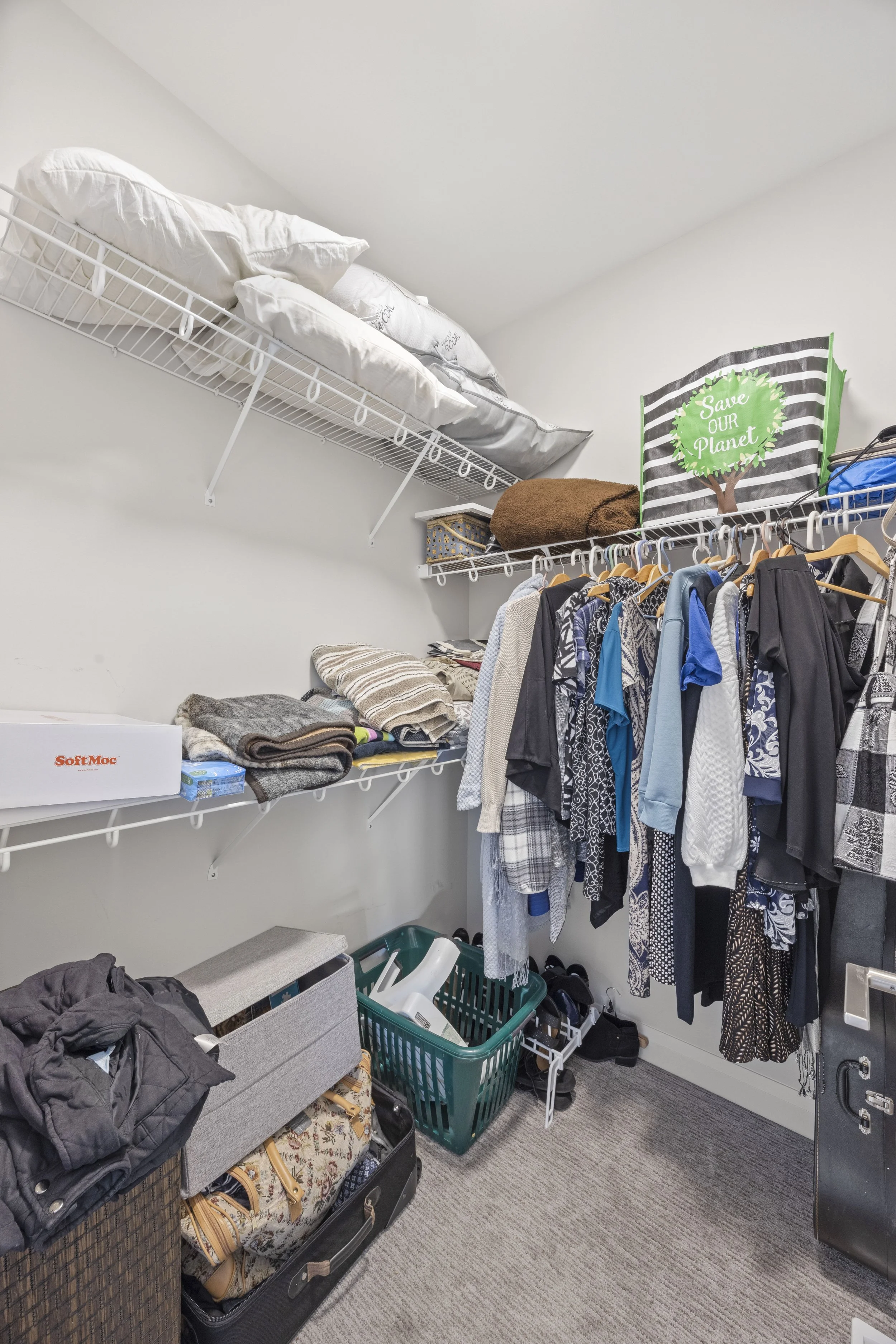 100 Rowe Ave -24.JPG