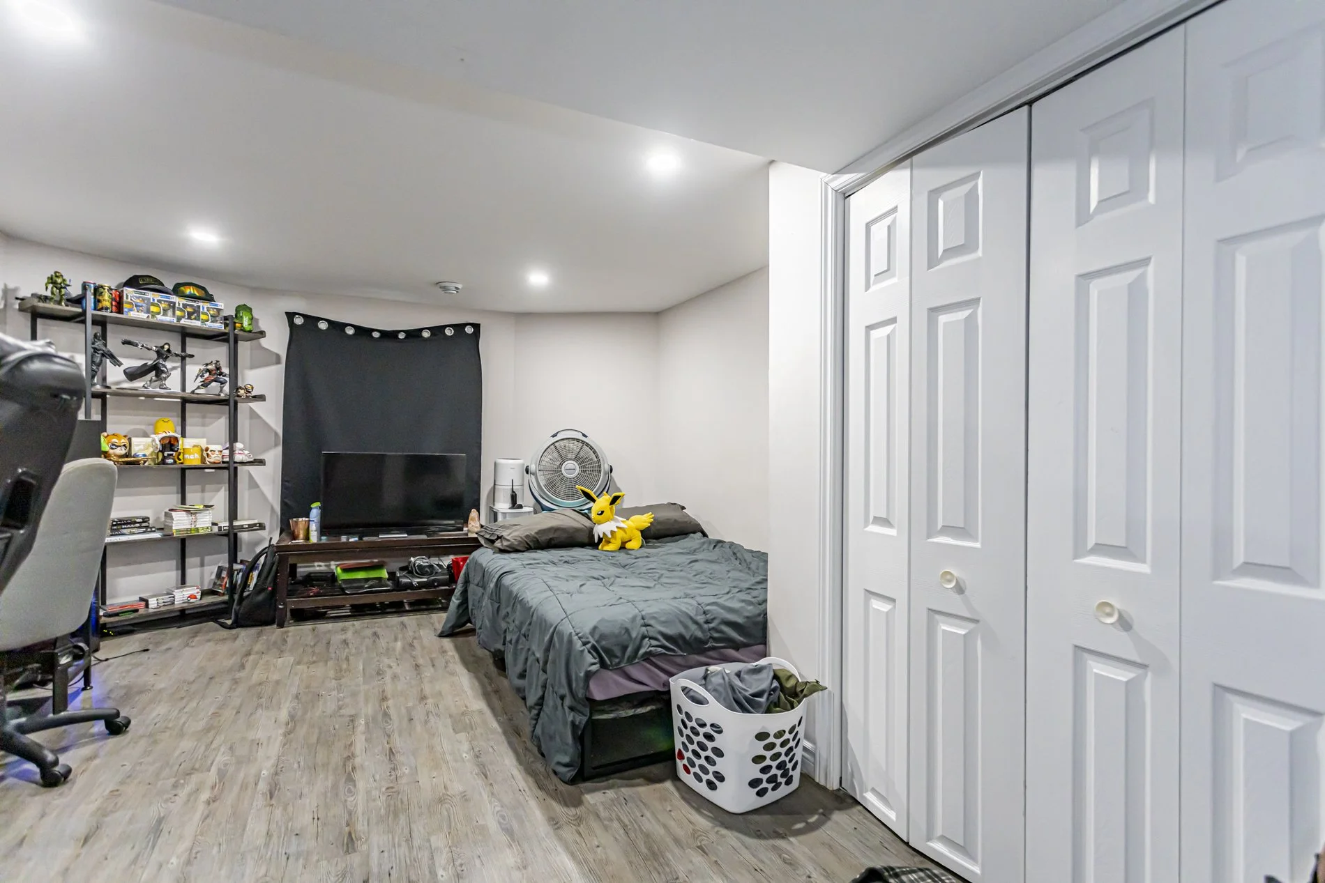 994 Richmond St_16.jpg