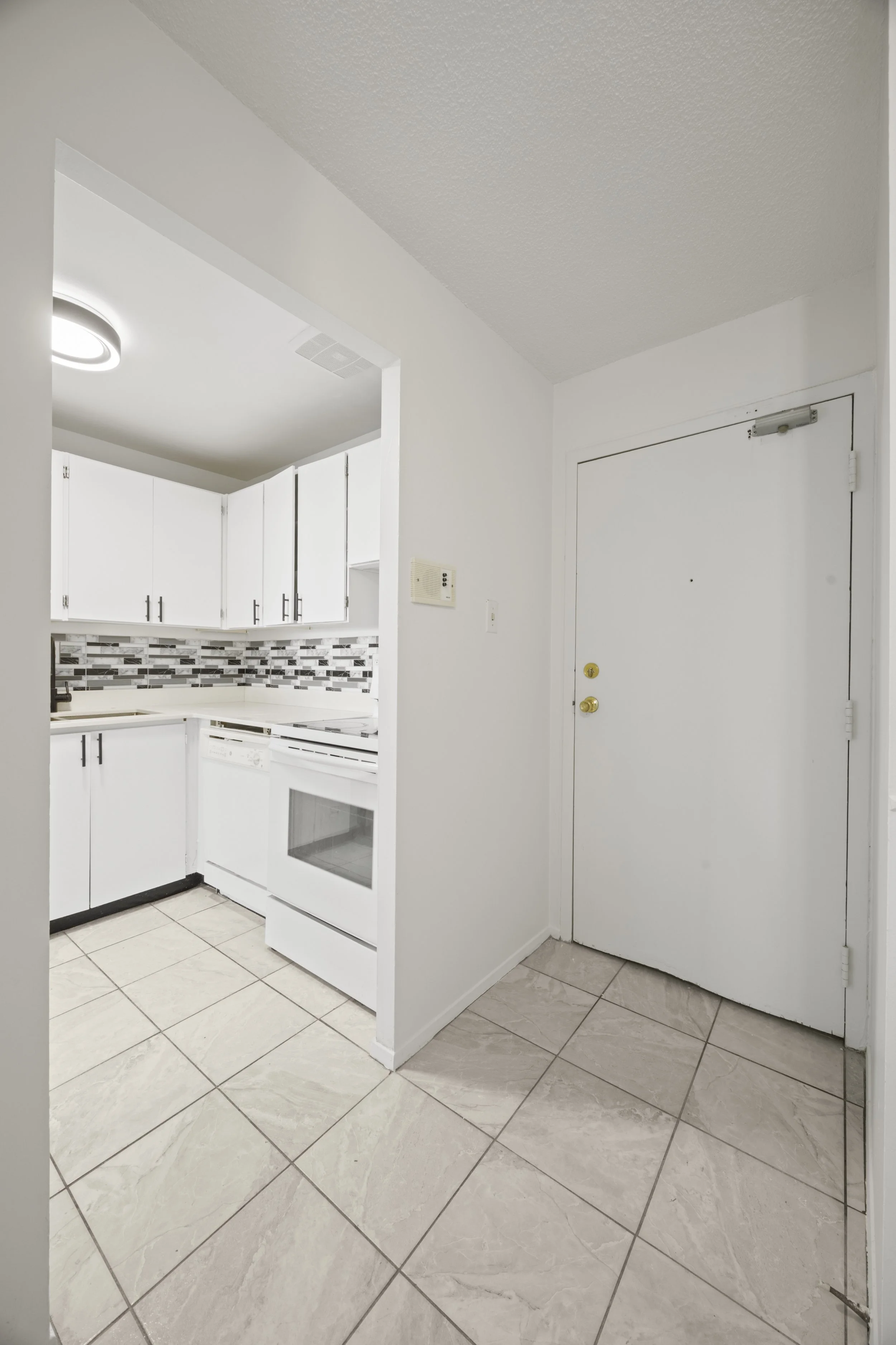 504-1104 Jalna Blvd -11.JPG