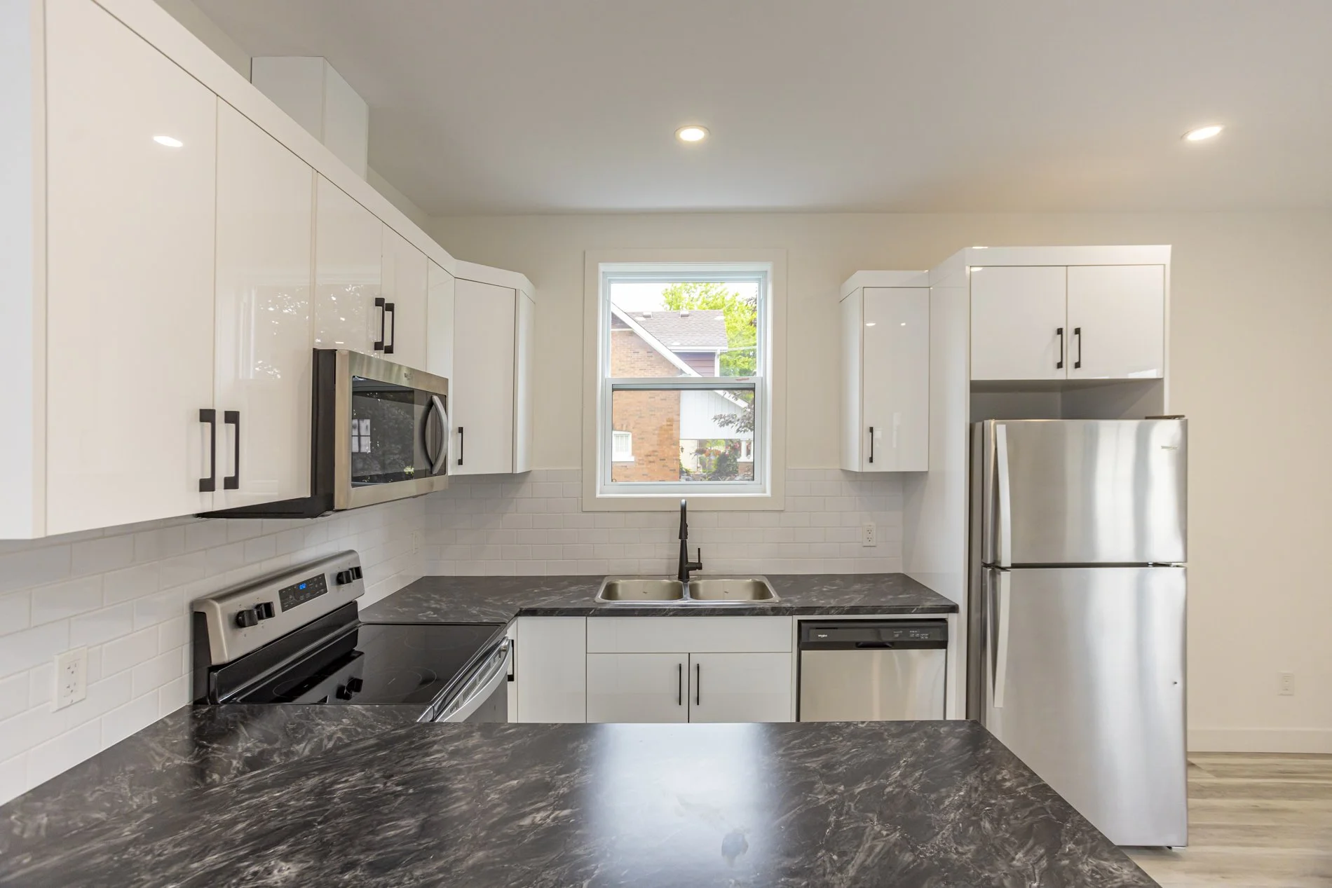 285 William St - Unit 3_04.JPG