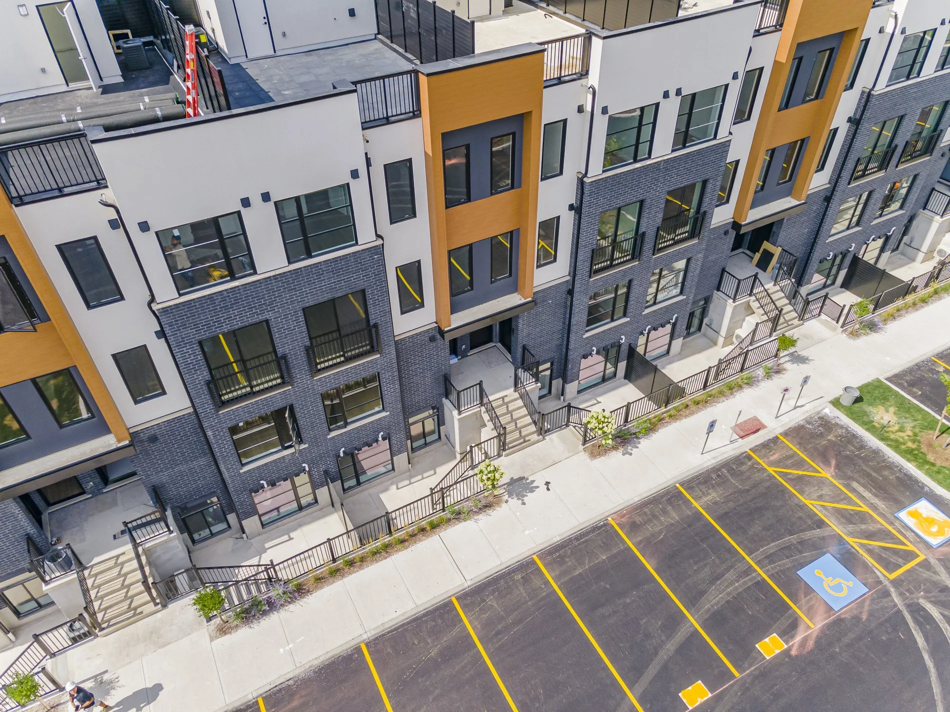 177-3900 Savoy St_18.jpg