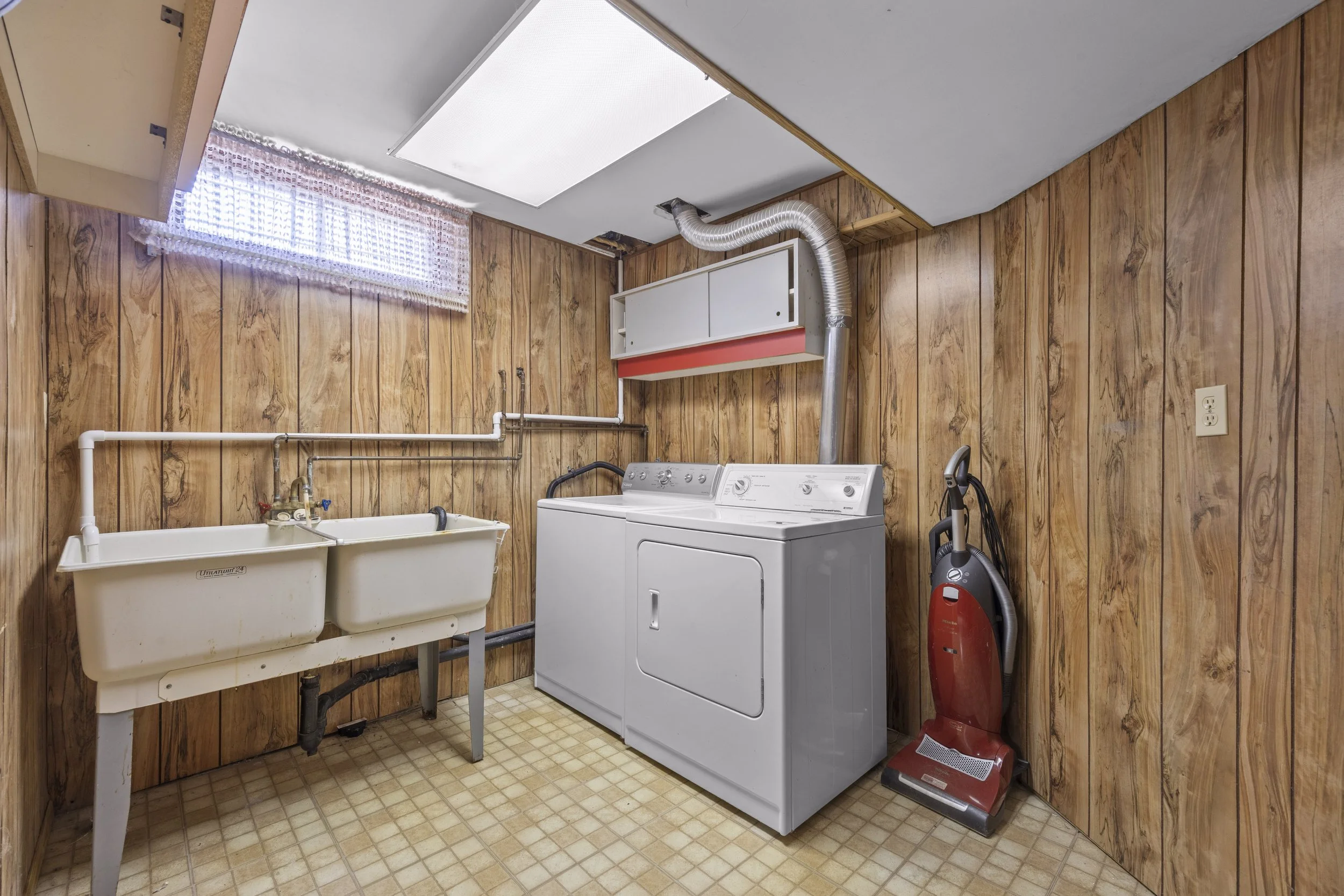 923 Farnham Rd -41.JPG