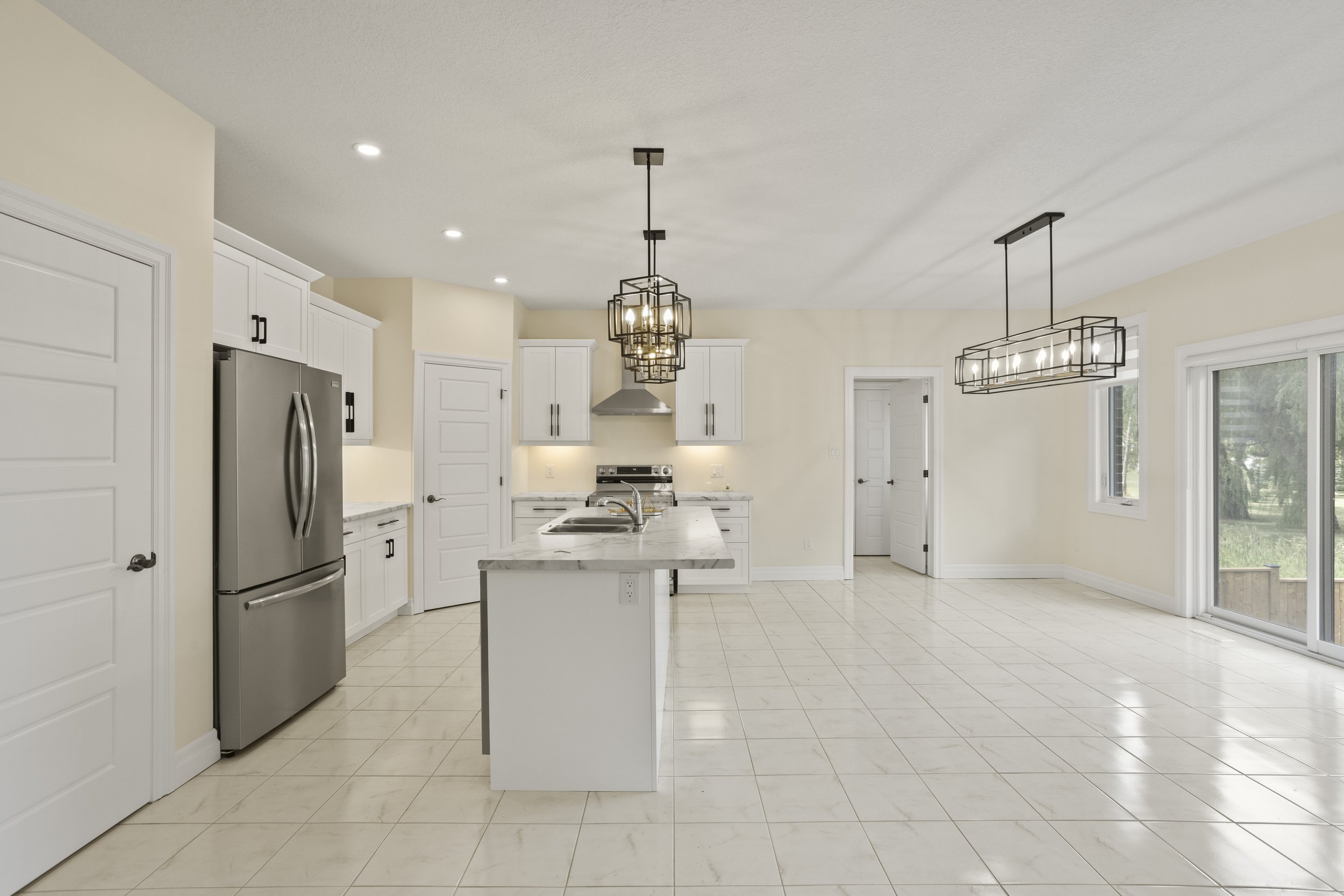 74 Royal Cres -11.JPG