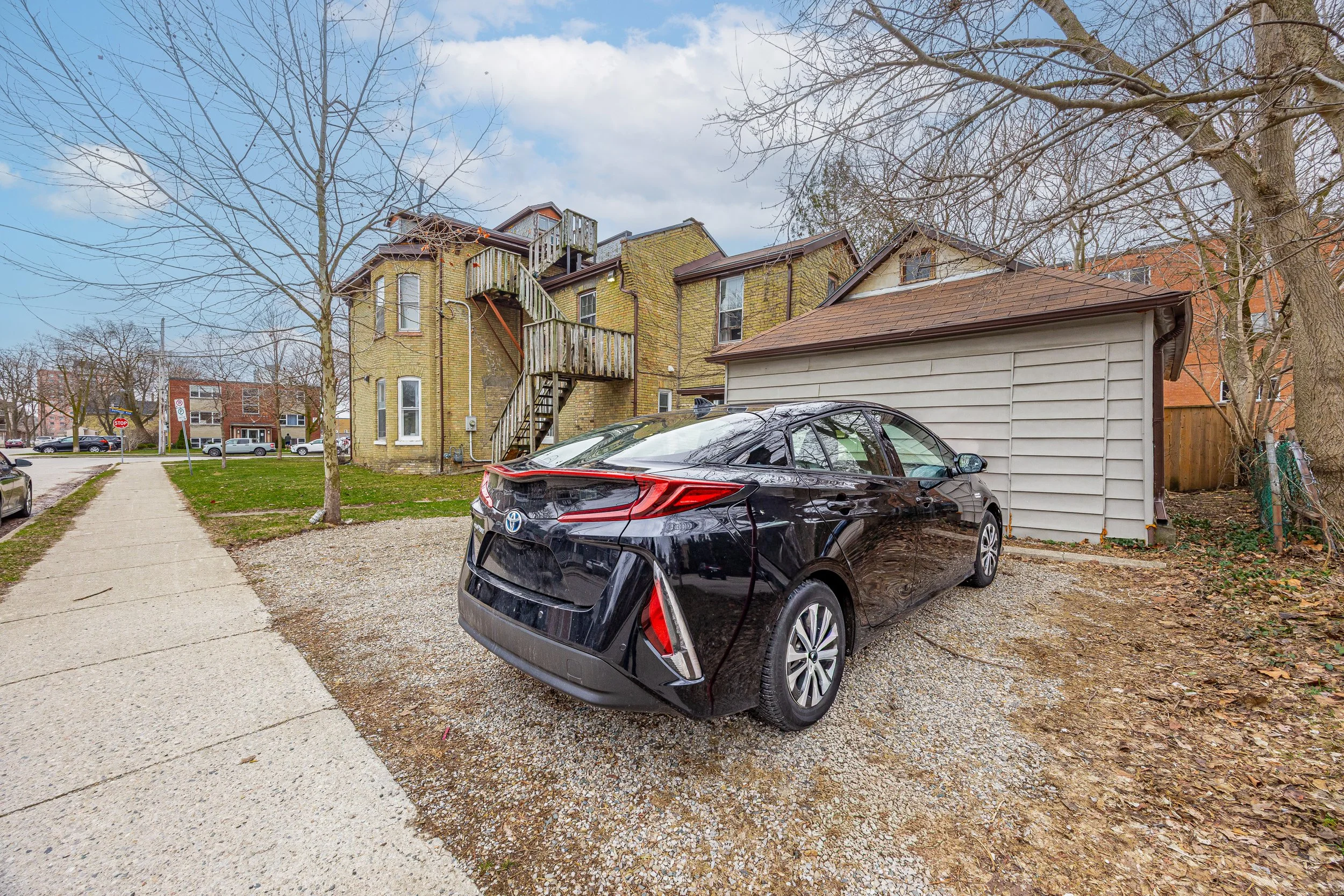 434 Dufferin Ave -37.jpg