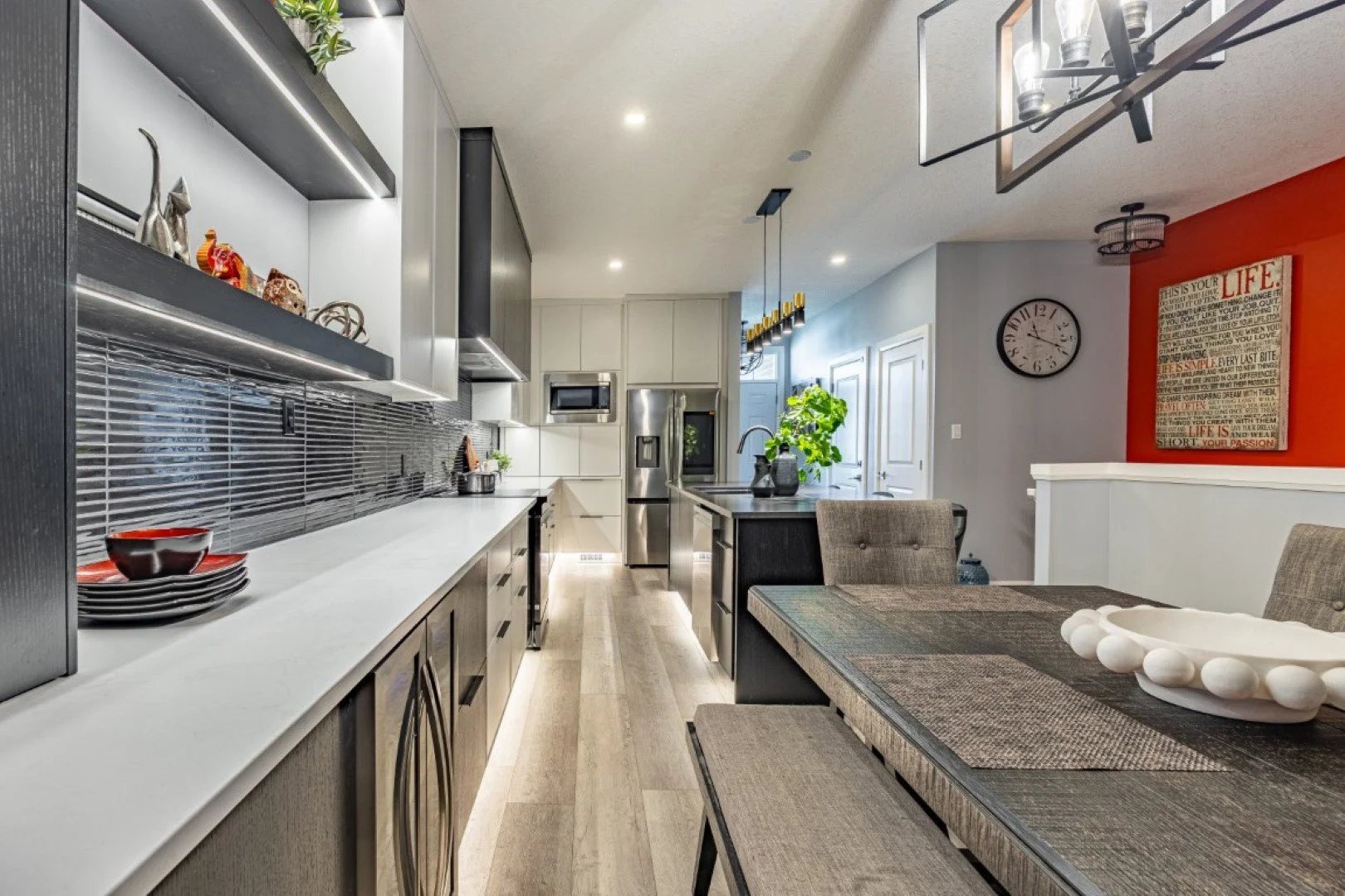 3229 Raleigh Cres-6.jpg