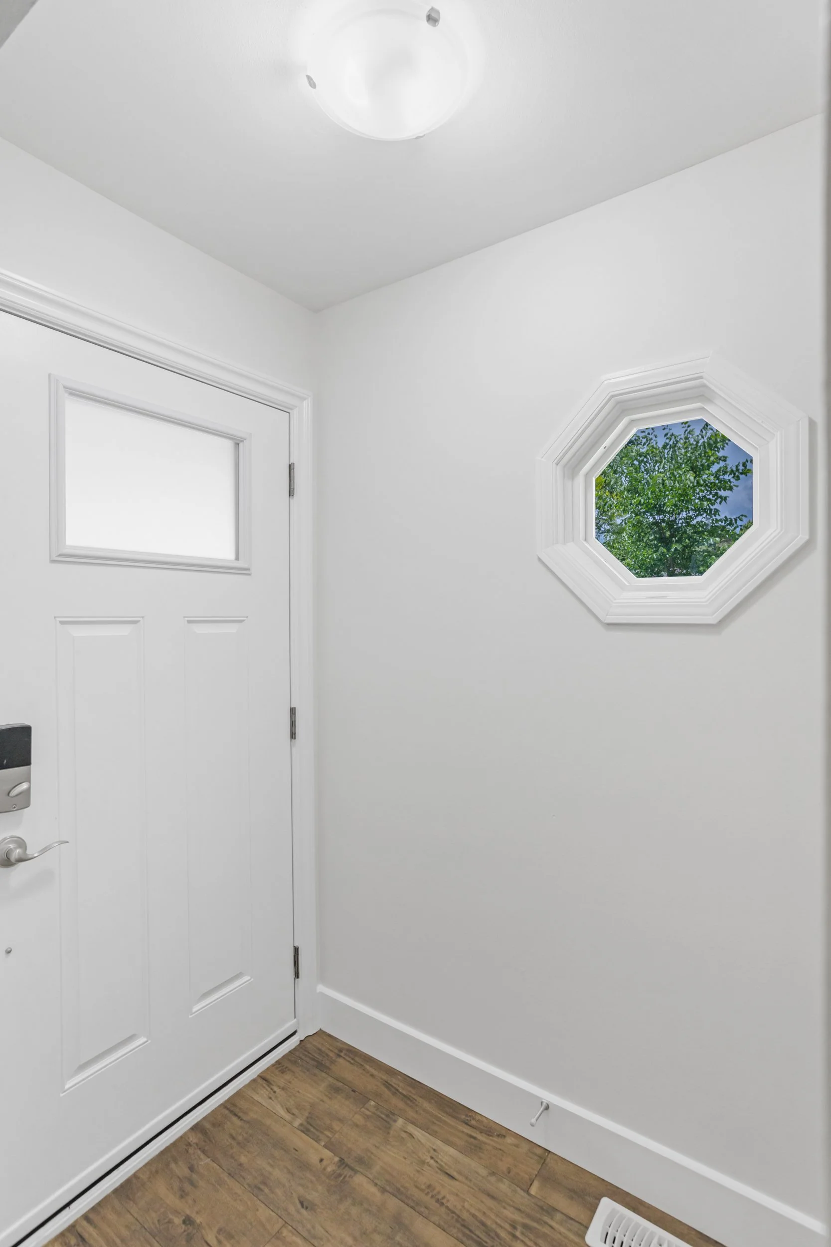 462 Grandview Ave-6.jpg