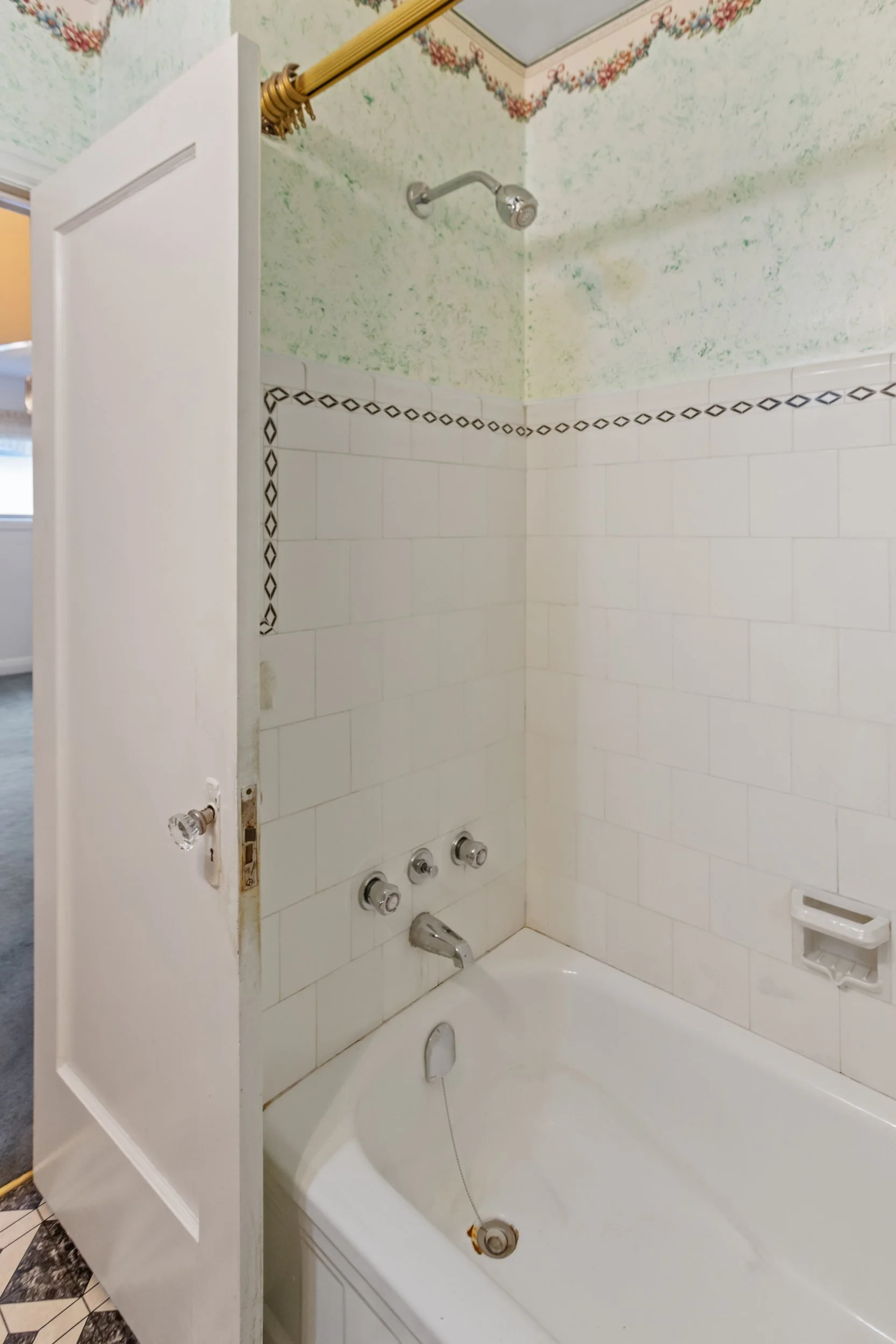 1871 Parkhurst Ave-18.jpg