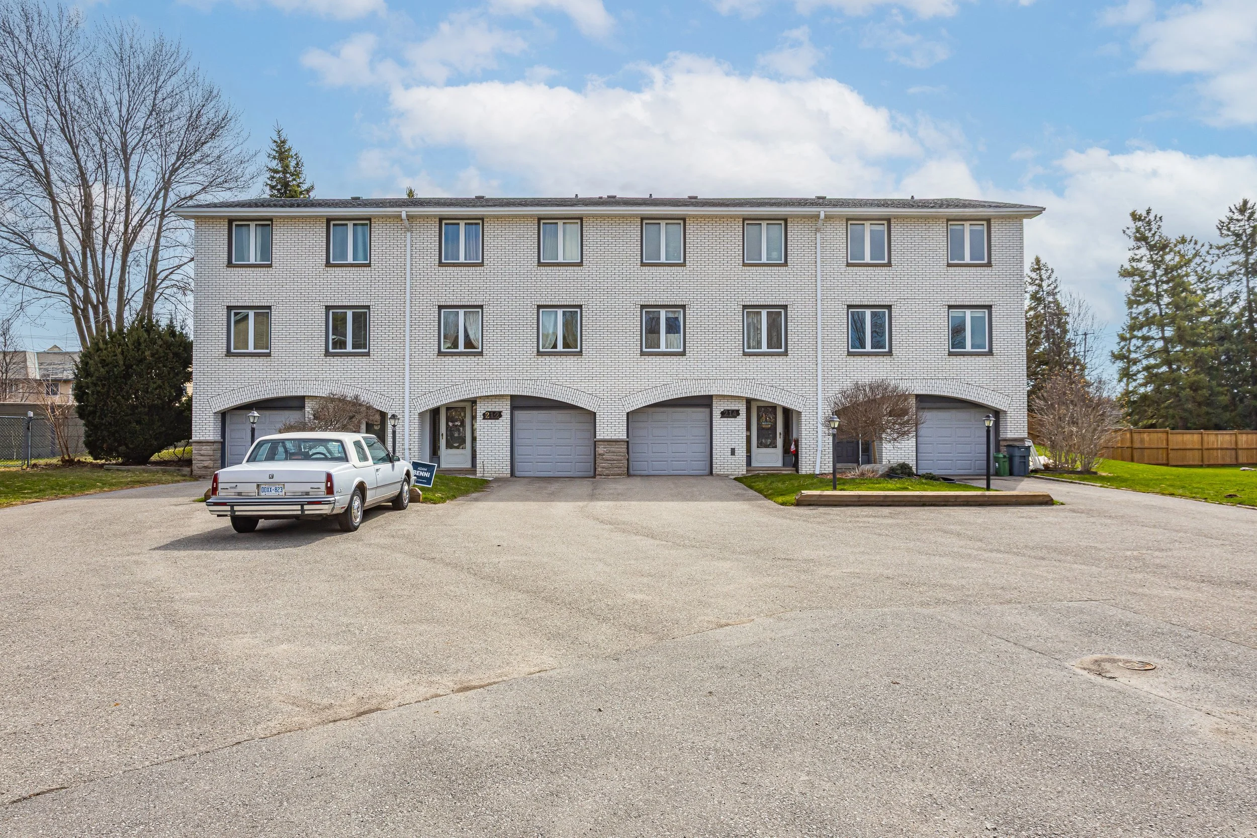 216 Homestead Cres-2.jpg