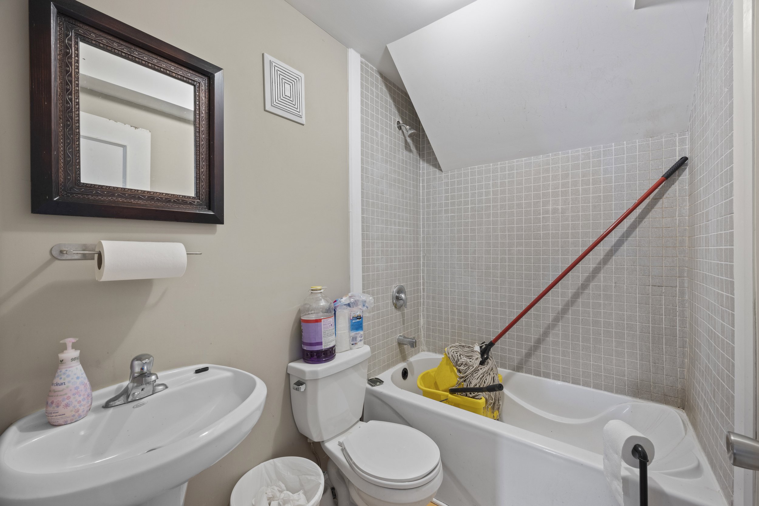 7024 Kilbourne Rd -34.JPG