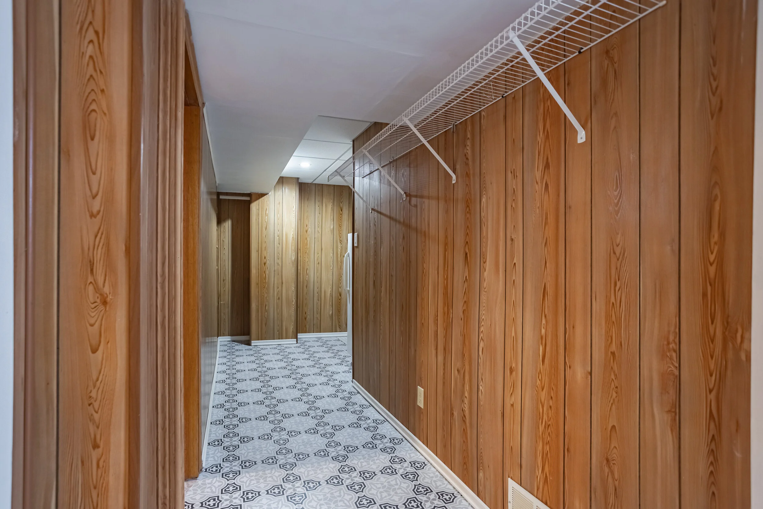 107 Ardsley Cres-26.jpg