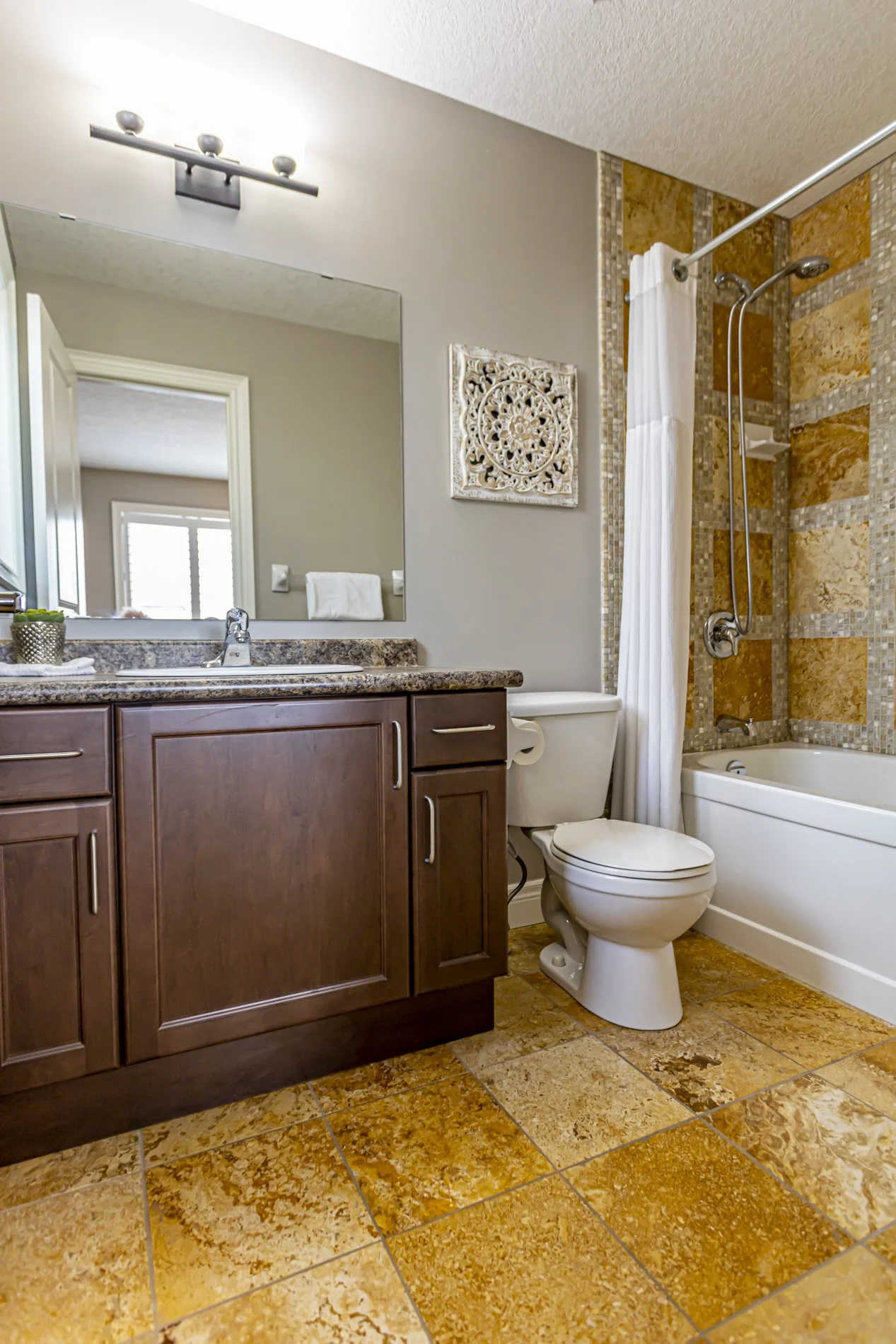 2161 Dogwood Cres_37.JPG