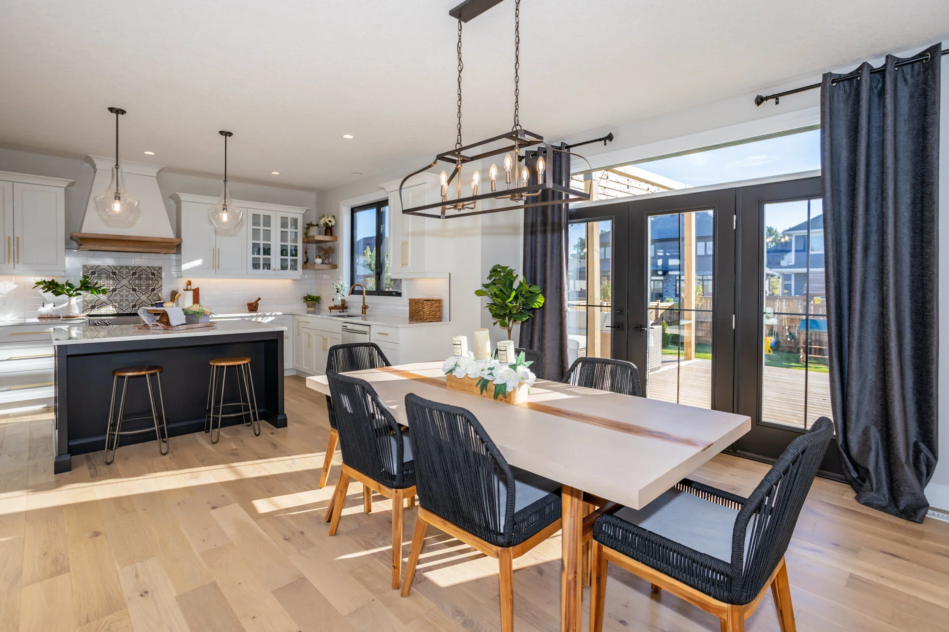 2555 Bond St_16.jpg