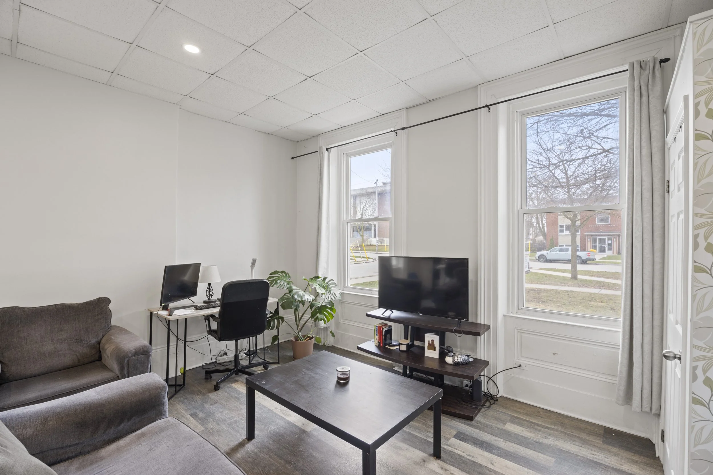 434 Dufferin Ave -29.JPG