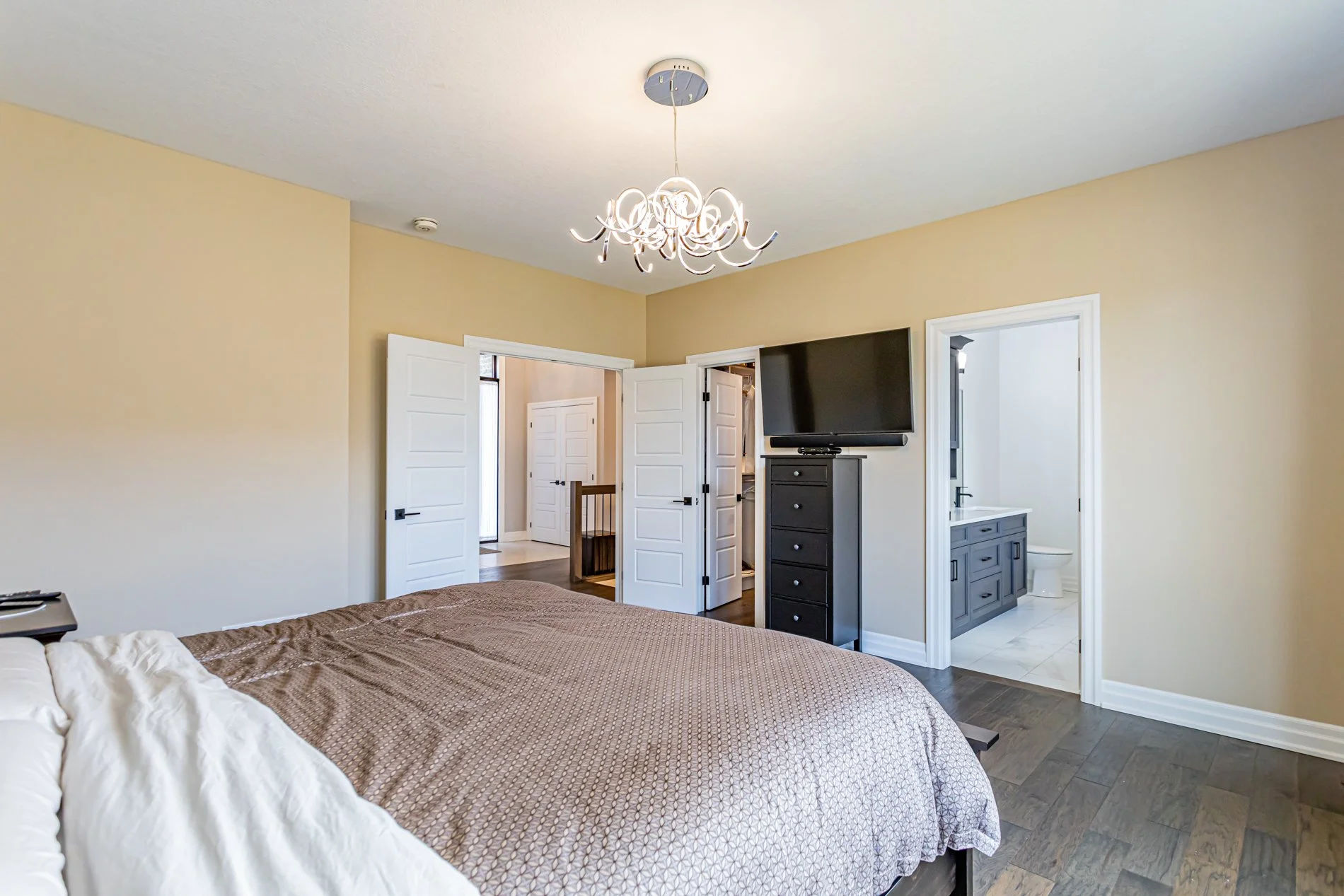 238-9861 Glendon Dr-19.jpg