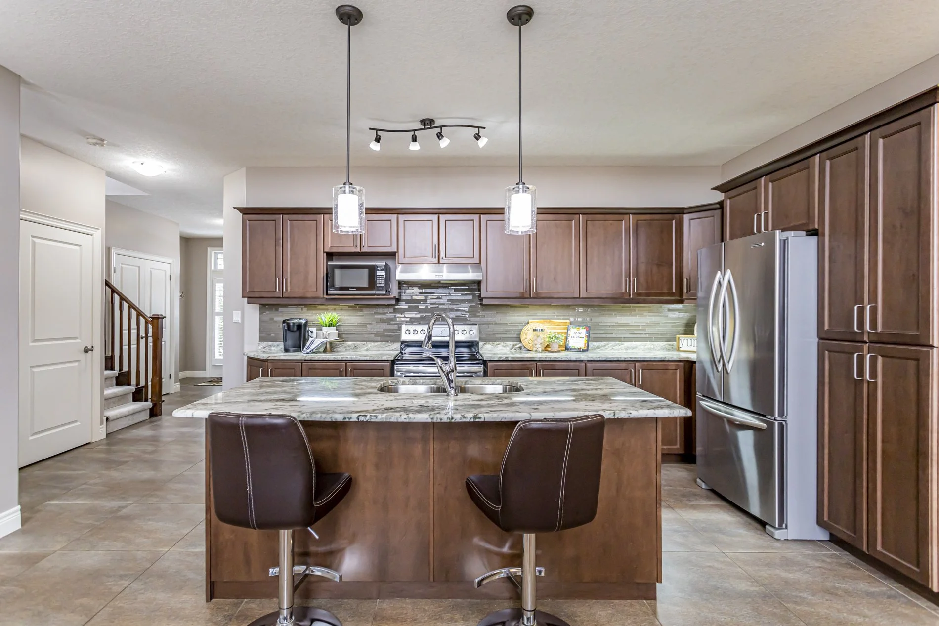 2161 Dogwood Cres_10.JPG