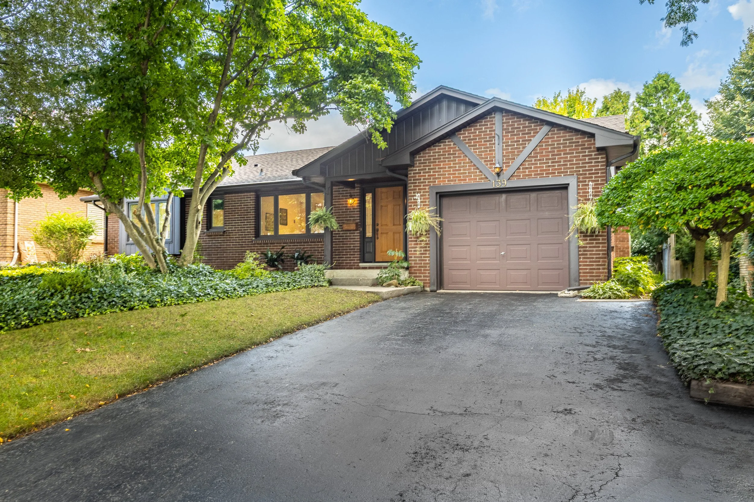 139 Springfield Cres-1.jpg