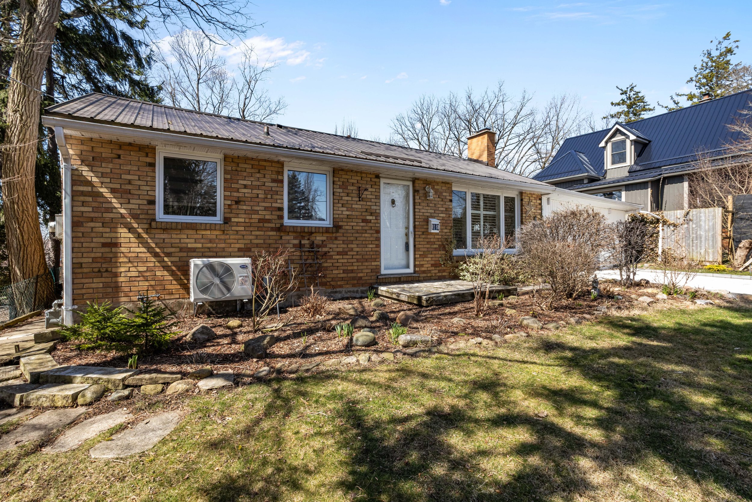 16 Crescent Ave (2).JPG