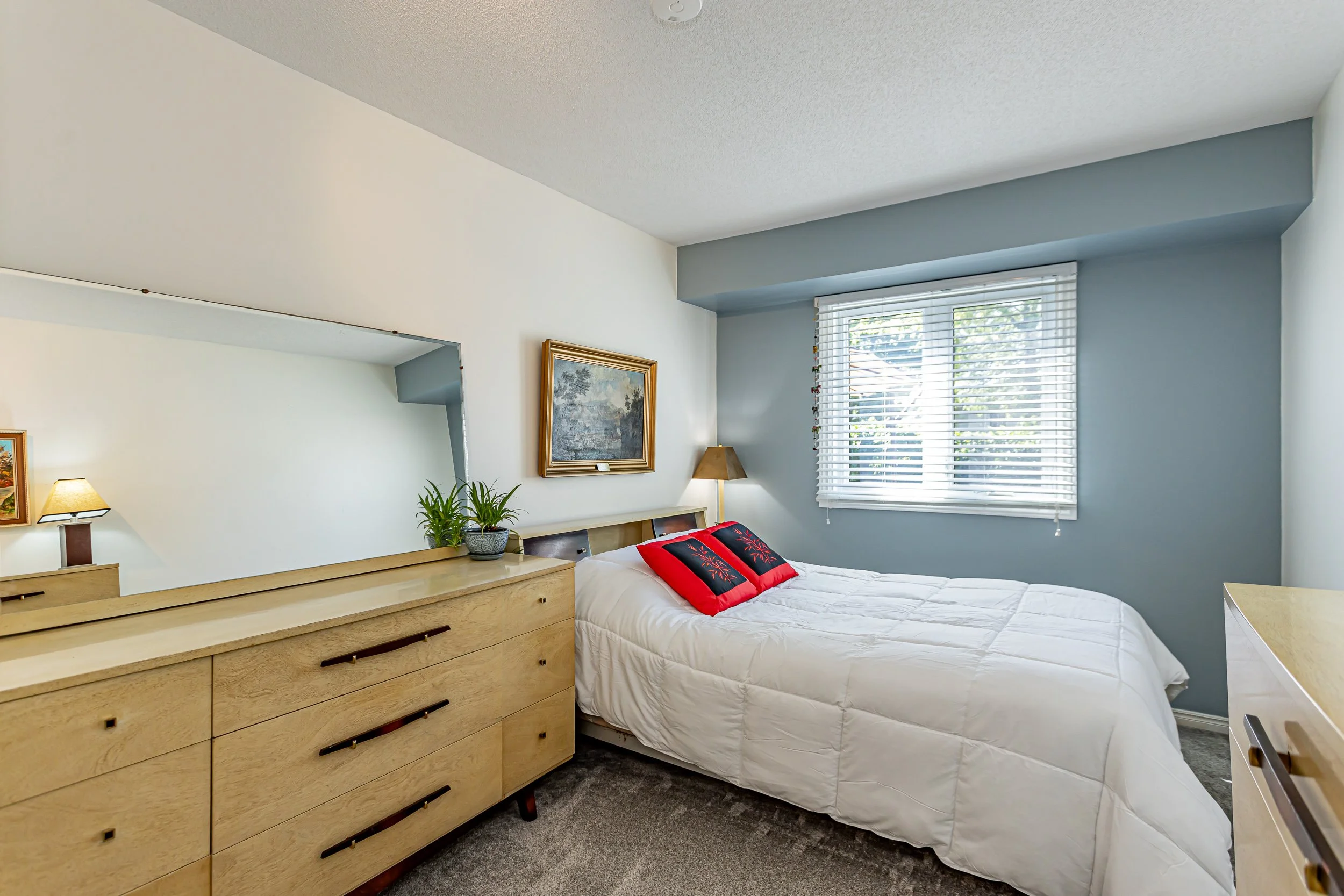 7-99 Edgevalley Rd-22.jpg