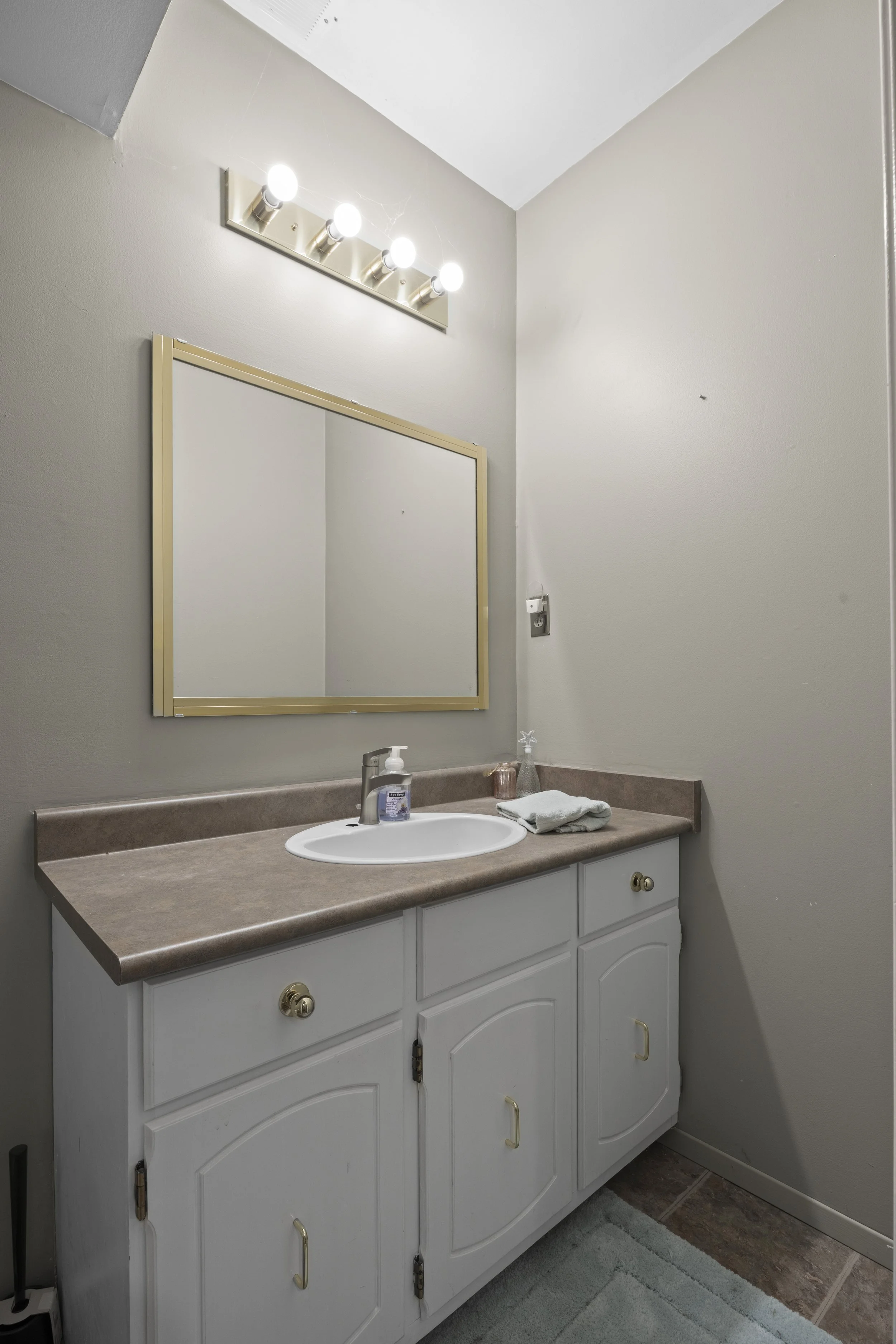 453 Wilkins St -18.JPG