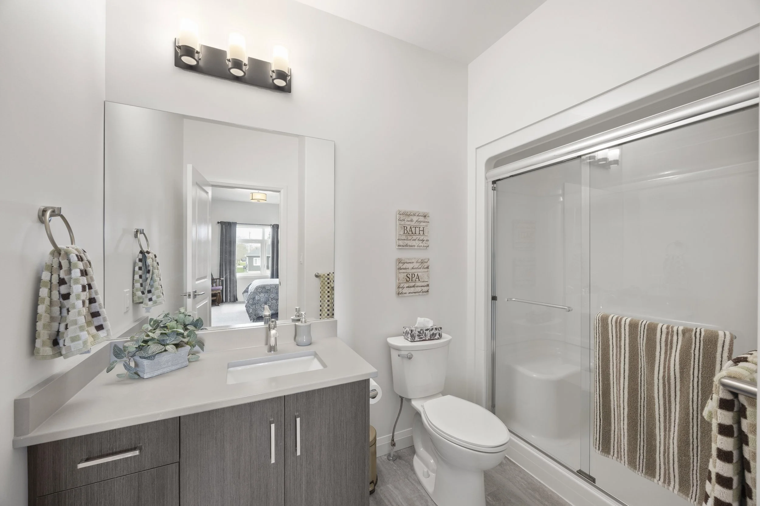 100 Rowe Ave -25.JPG