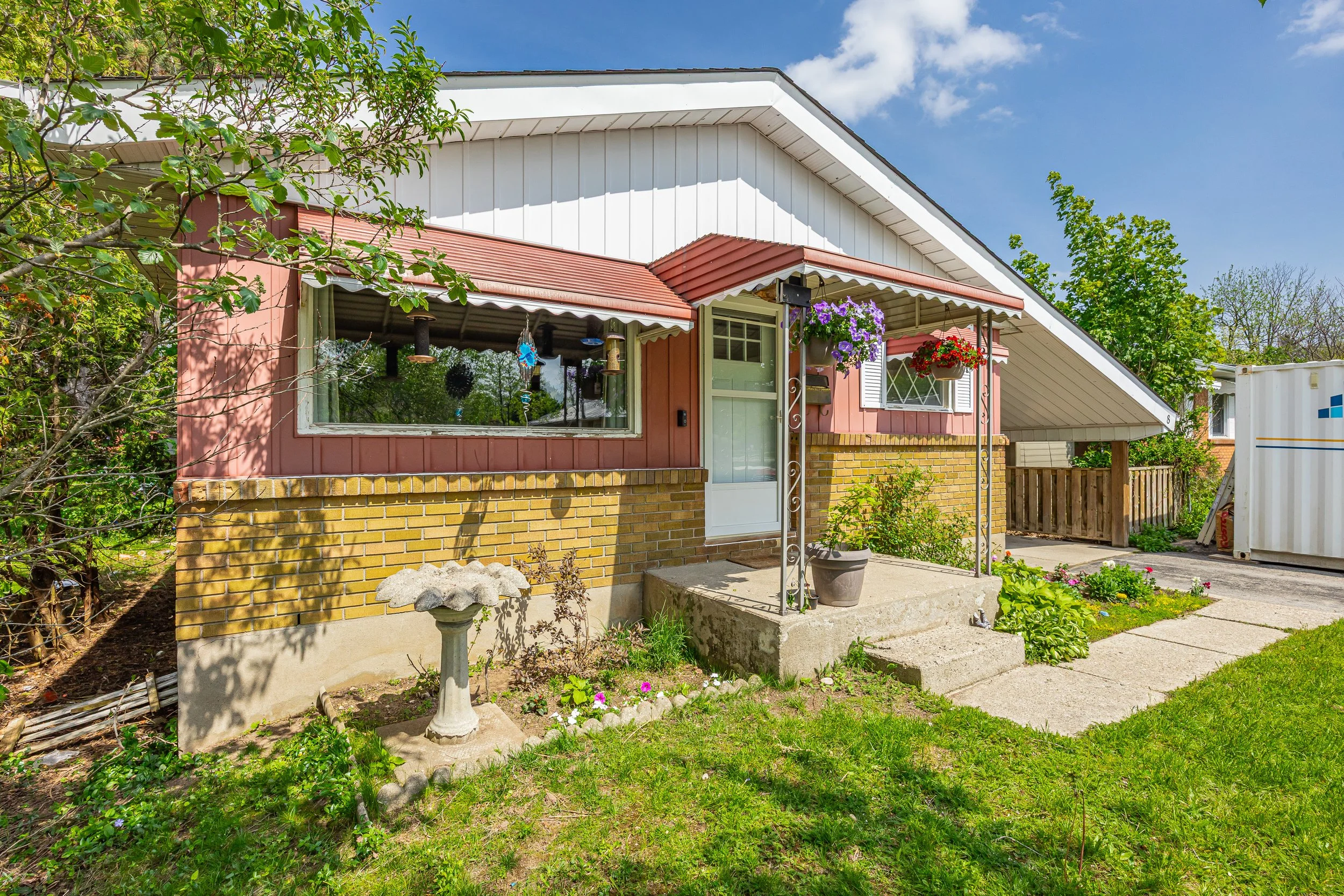 8 Kenwood Cres -02.jpg