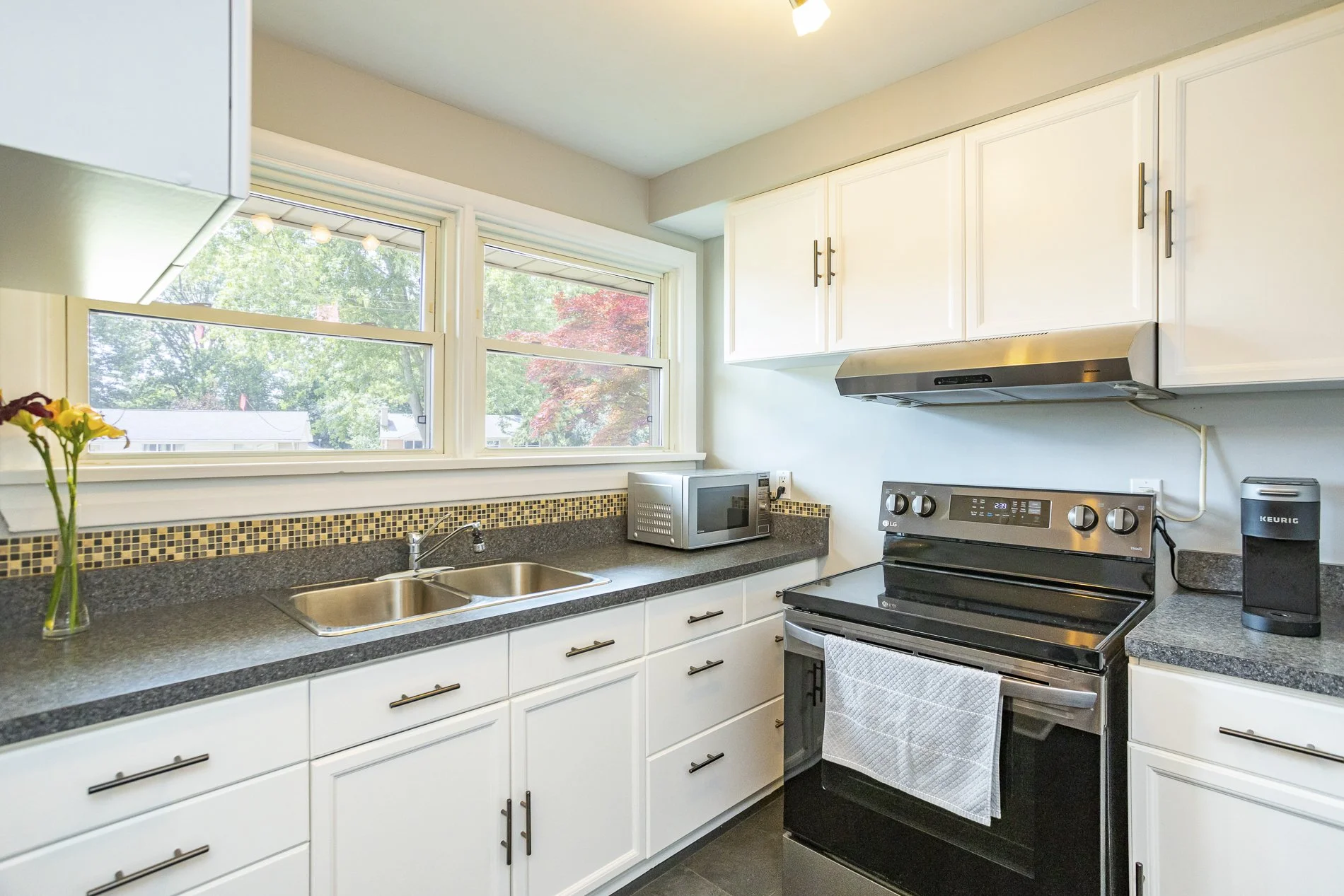 36 Thorncrest Cres_14.jpg