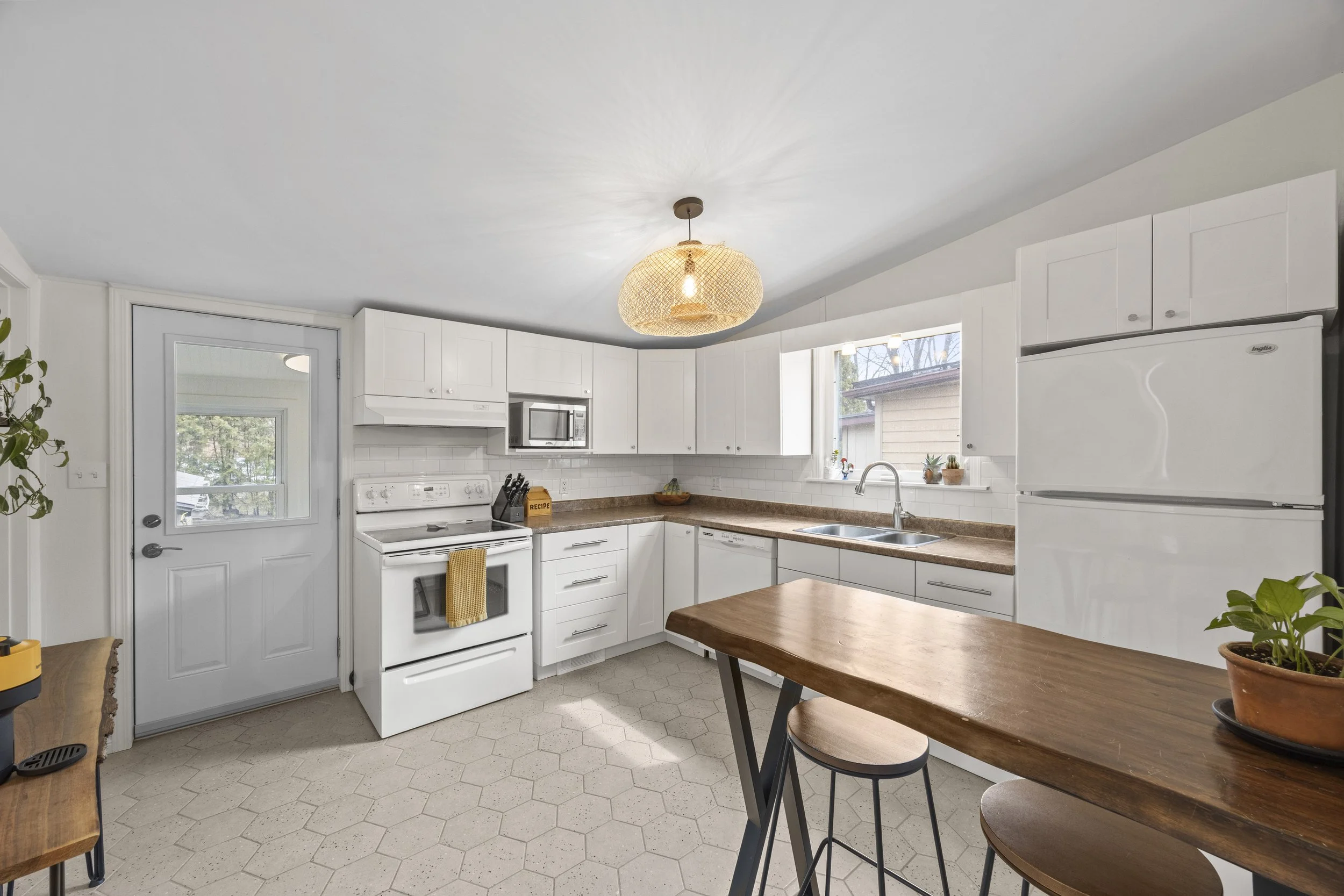 154 Colborne St -20.JPG