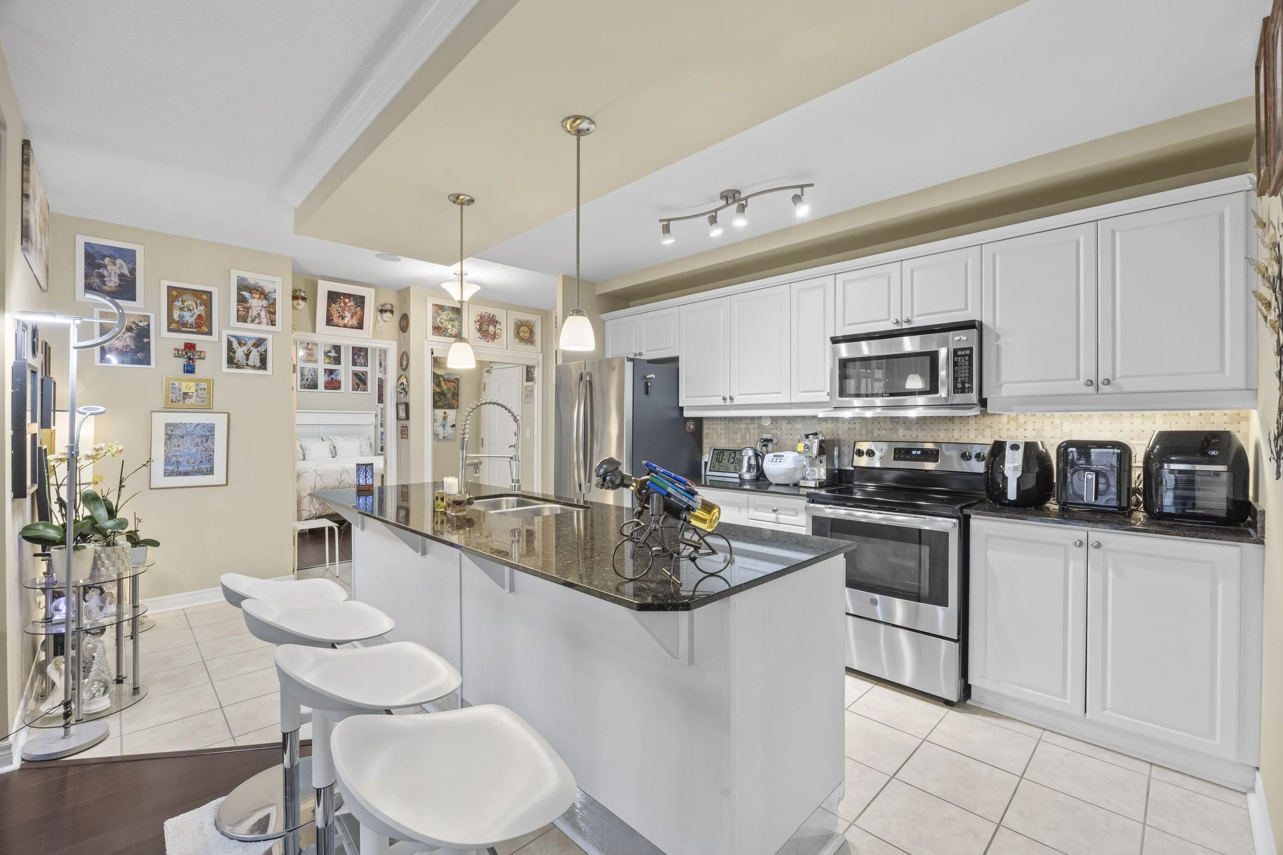 604-1030 Coronation Dr -11.JPG