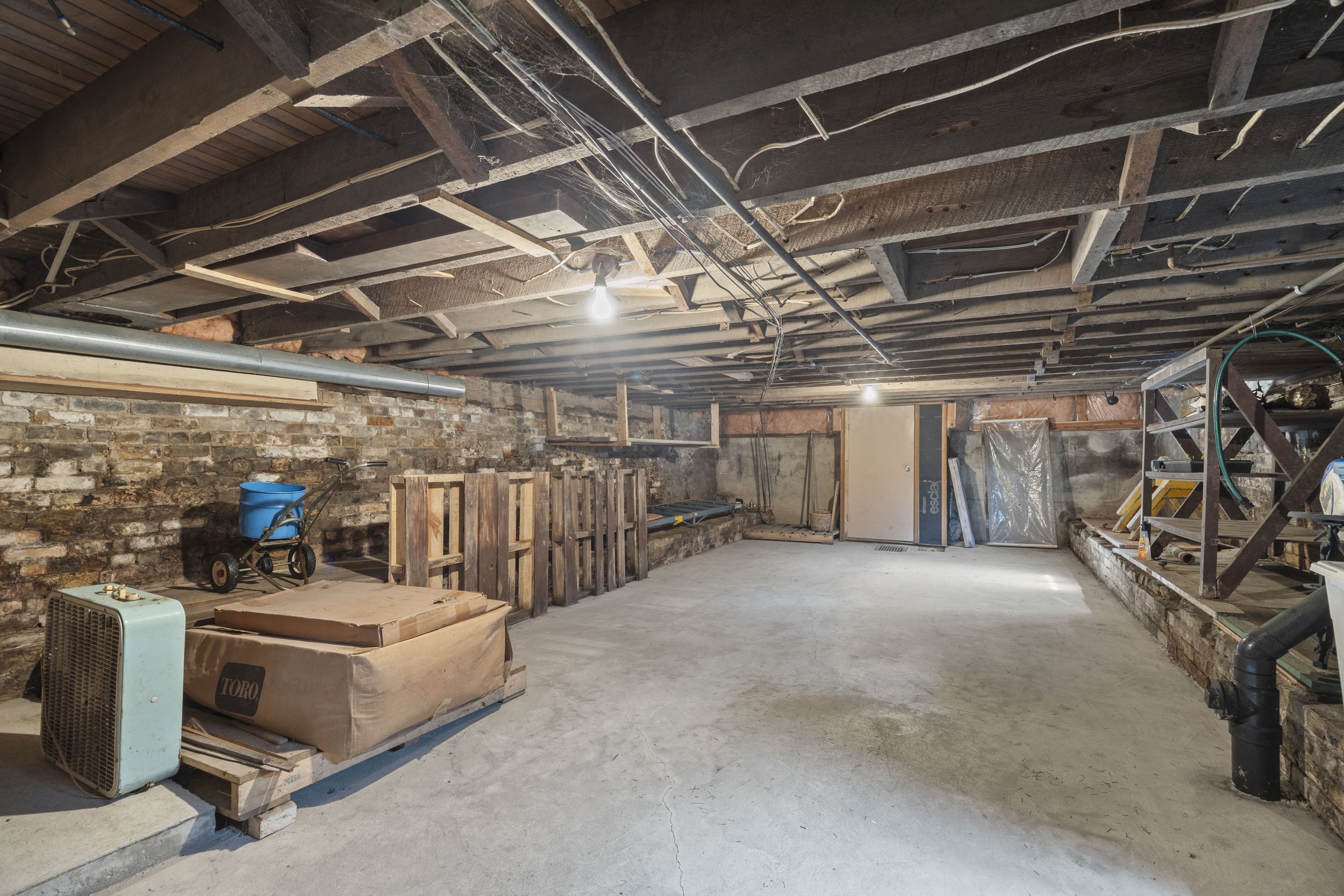 153 Ailsa Craig Main St -32.JPG