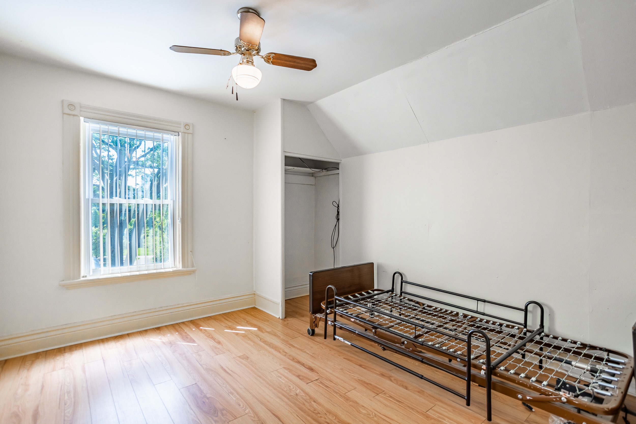 16 Kenneth Ave-19.jpg