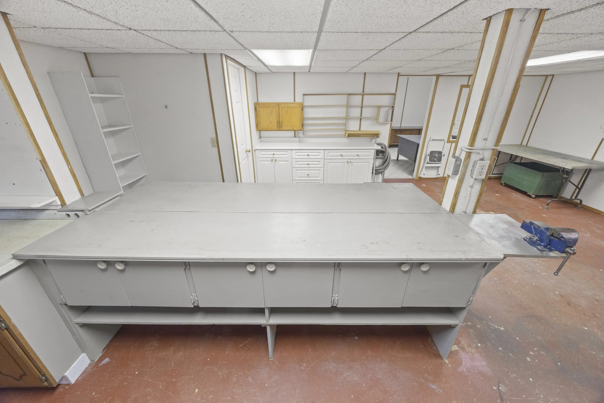 7069 Diane Cres -13.JPG