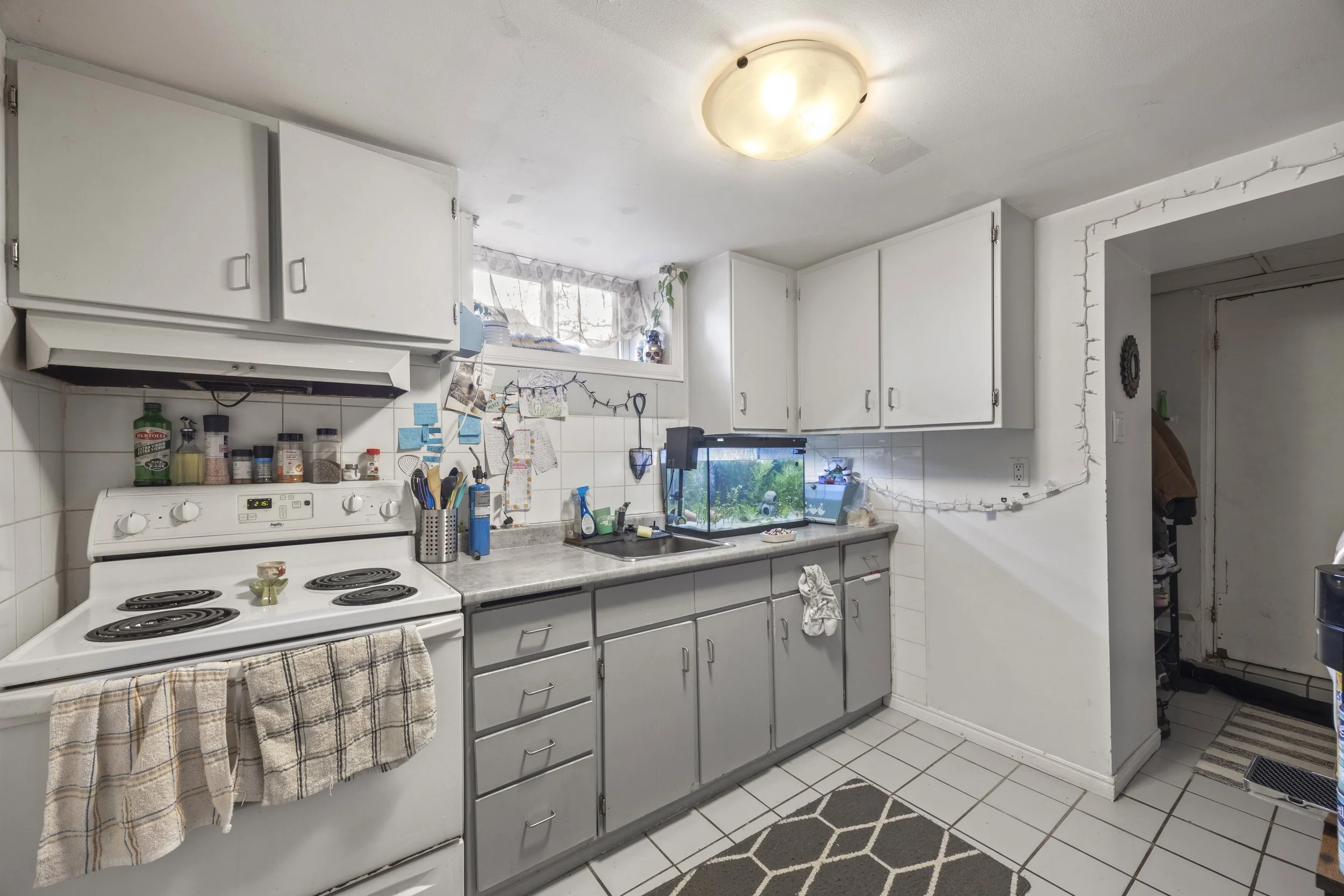 551 Adealide St North -30.JPG