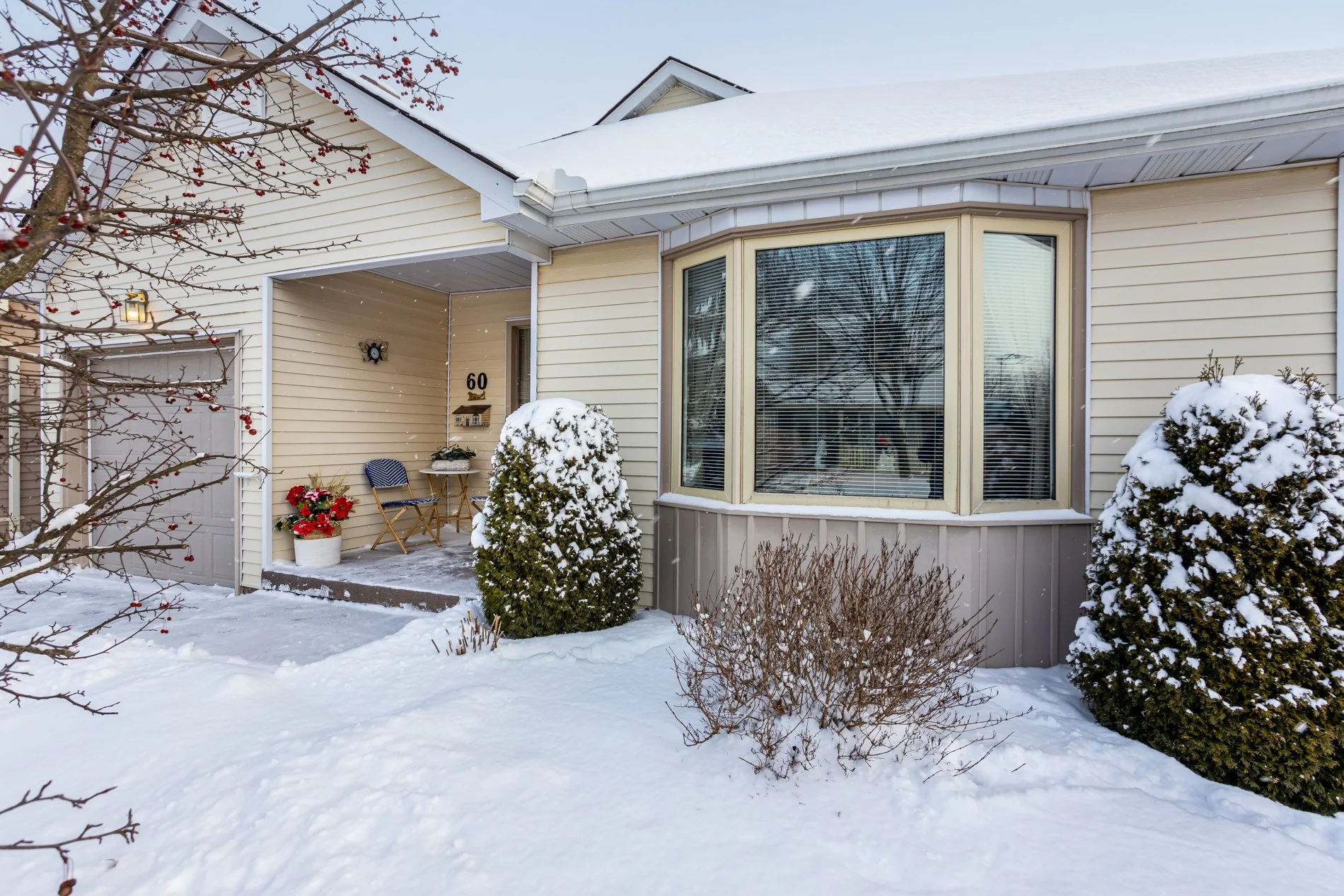 60 Hawkins Cres-2.jpg