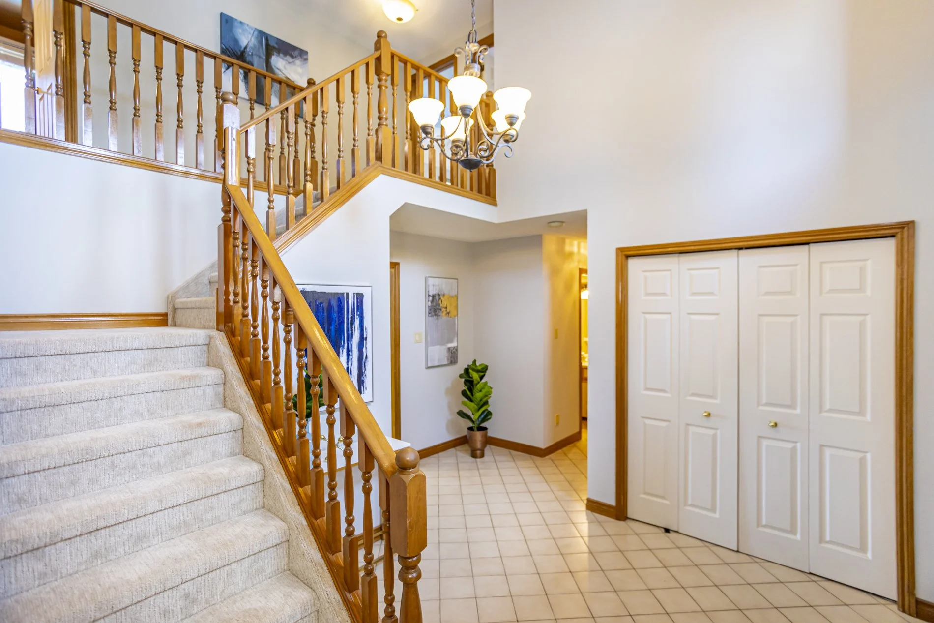 70 Thumnderbird Cres_09.JPG