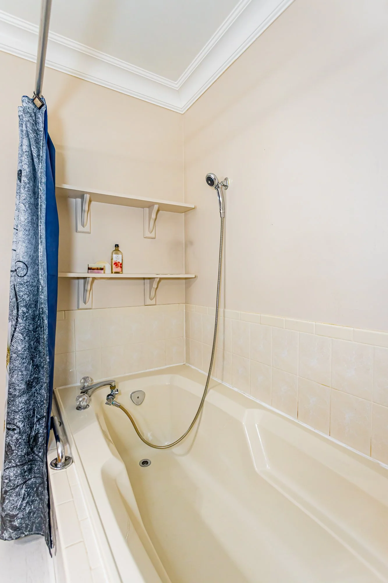 24-374 Front St-32.jpg