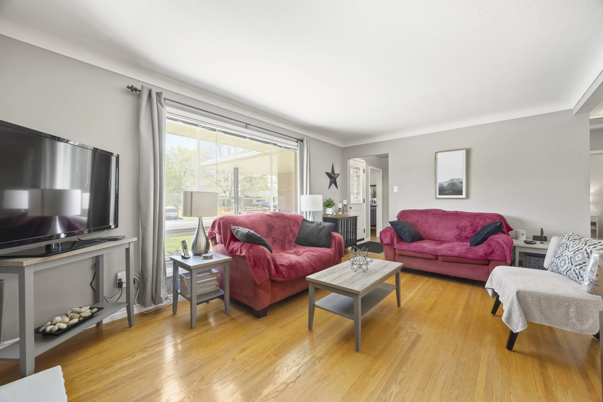 430 Magnolia Cres -11.JPG