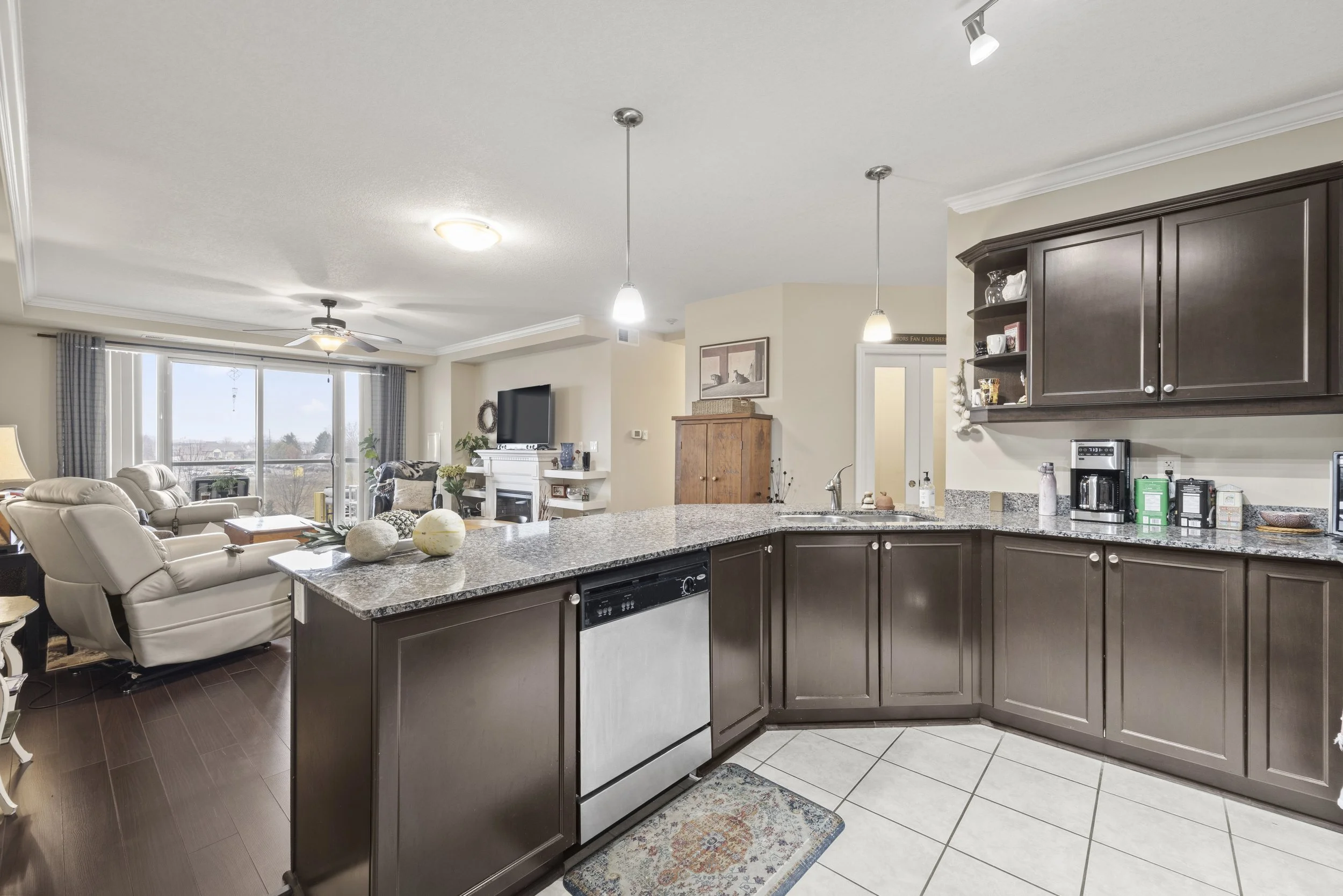 406-1030 Coronation Dr -13.JPG