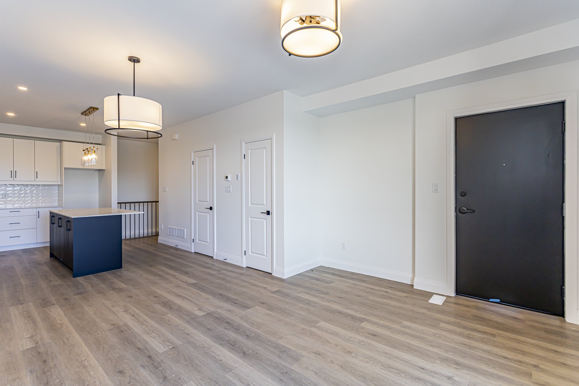 177-3900 Savoy St-Int_02.jpg