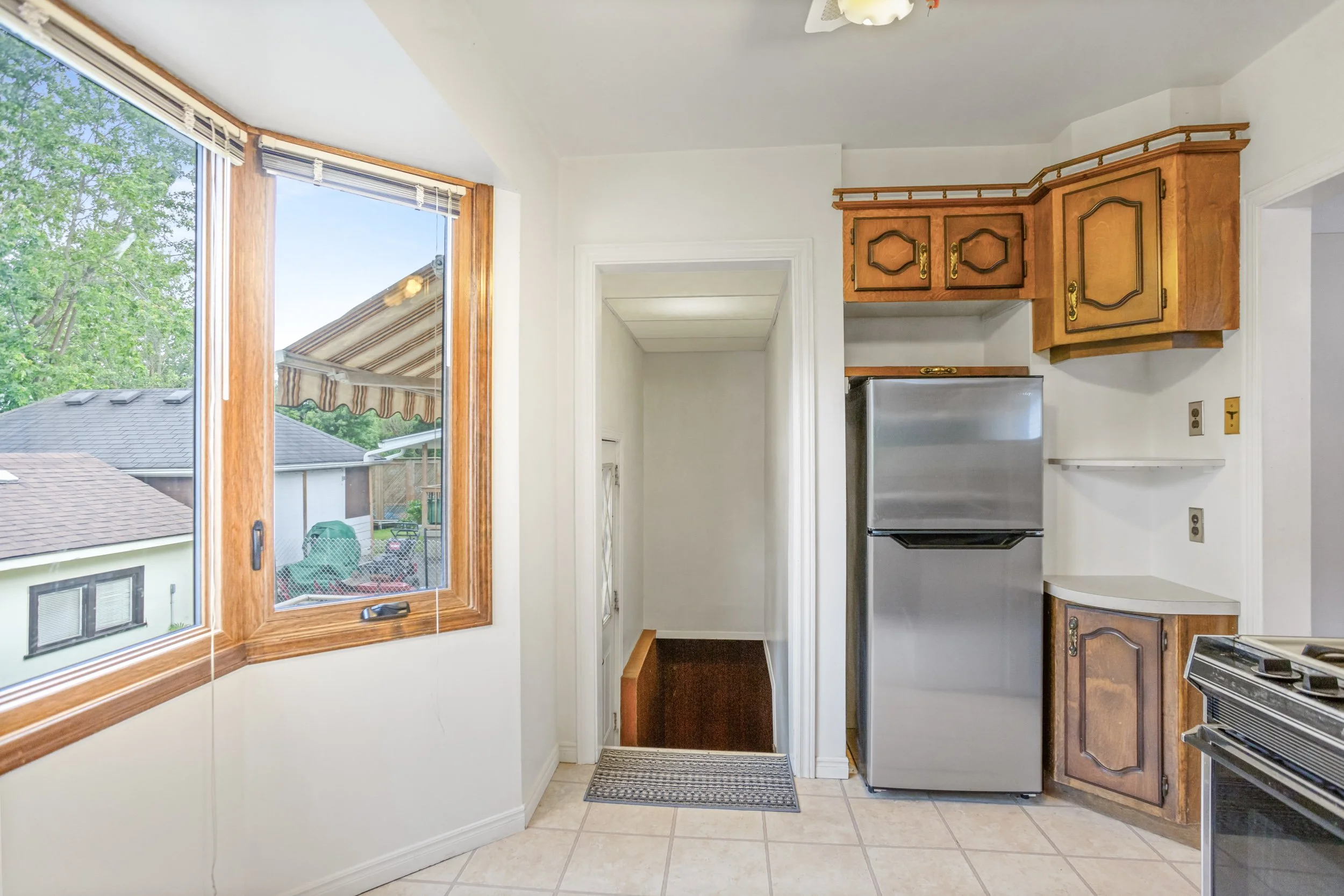 1871 Parkhurst Ave-13.jpg