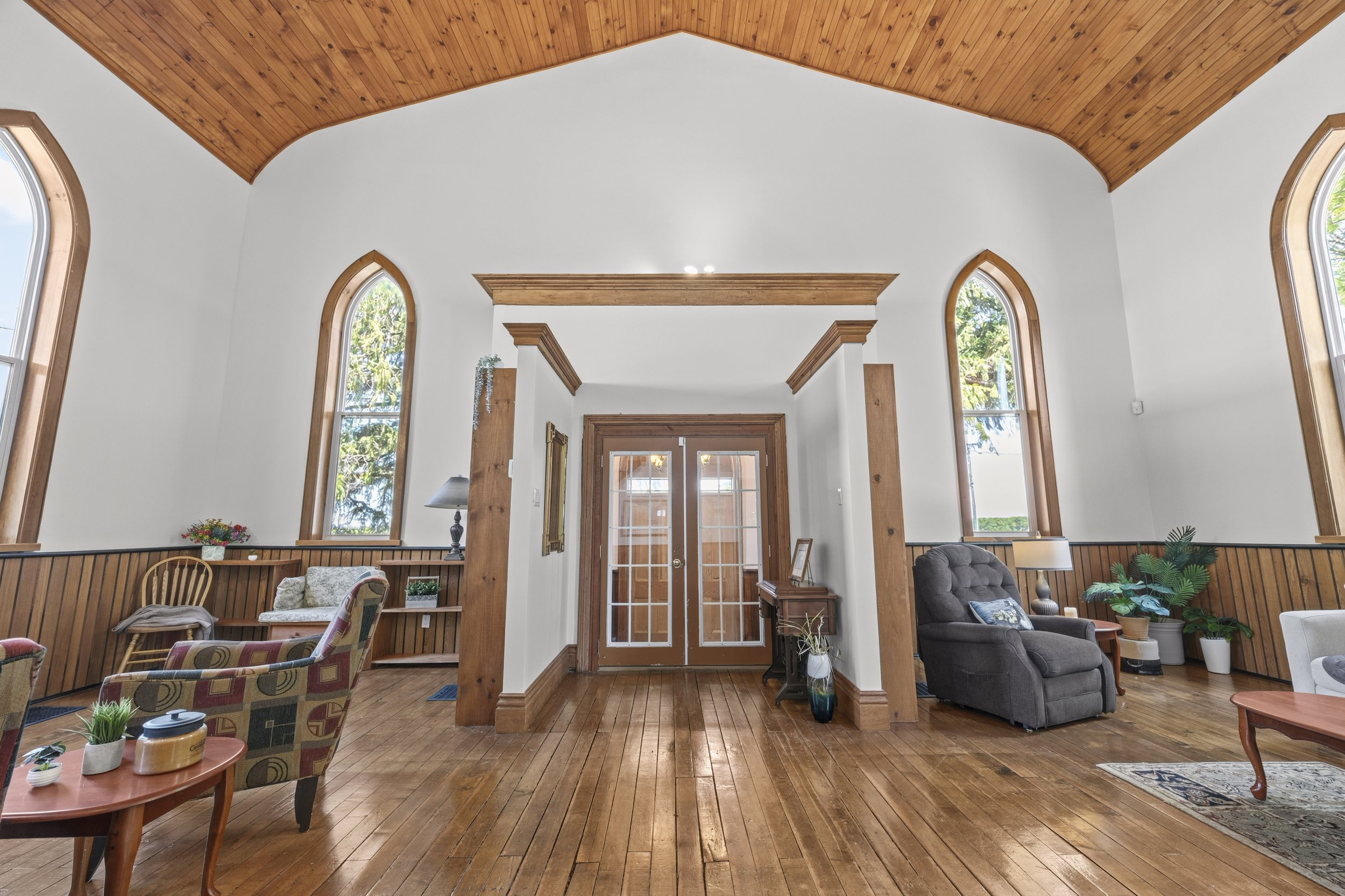 3229 Mcgillivray Dr -08.JPG