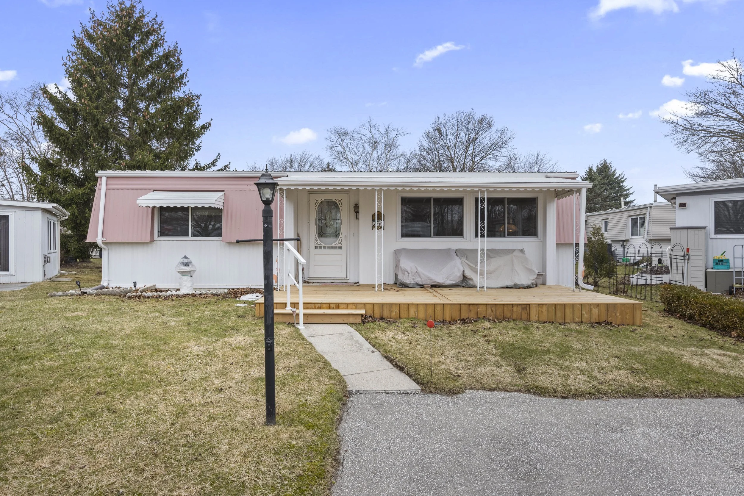 264 Highland Springs -01.JPG