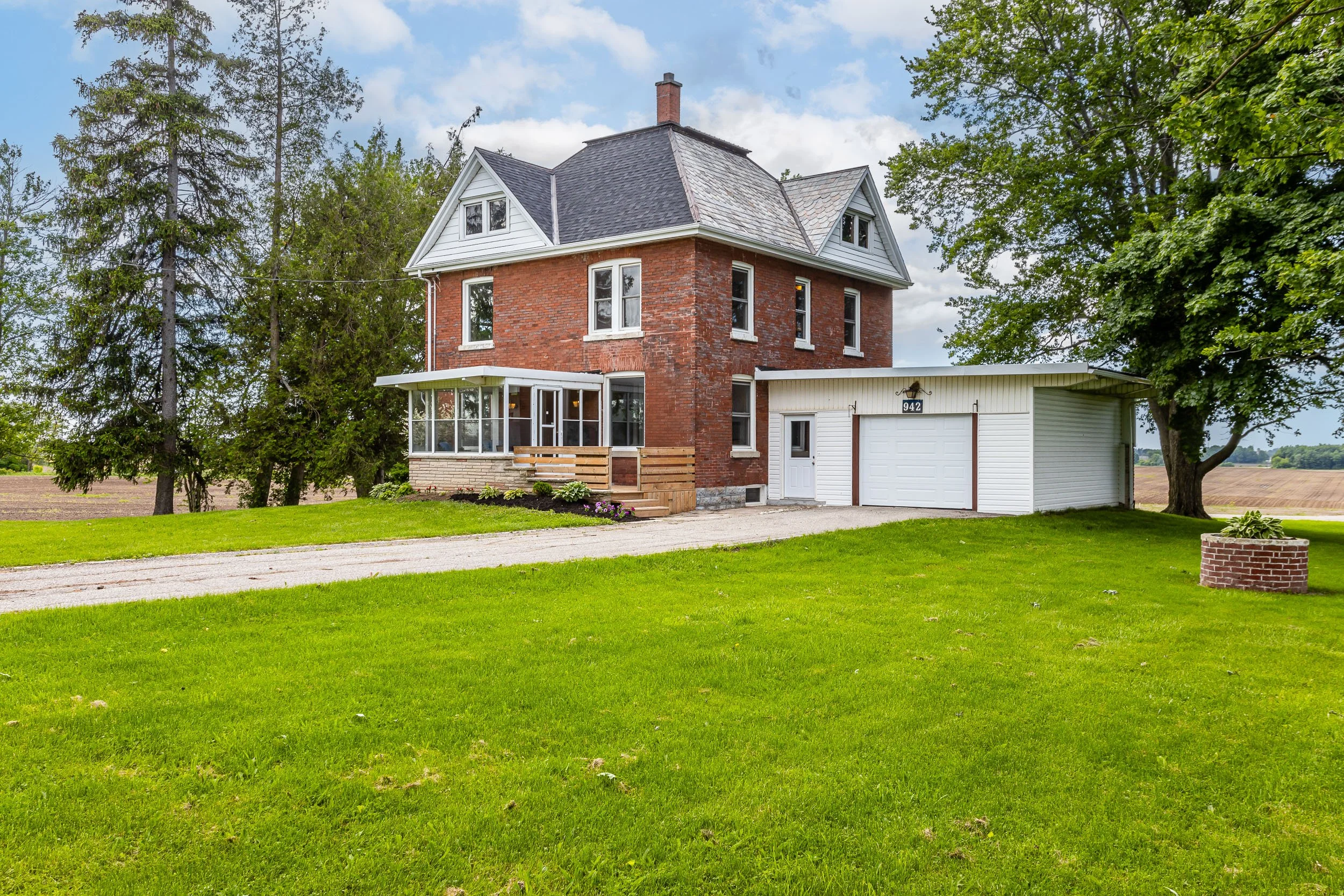 942 Westminster-3.jpg