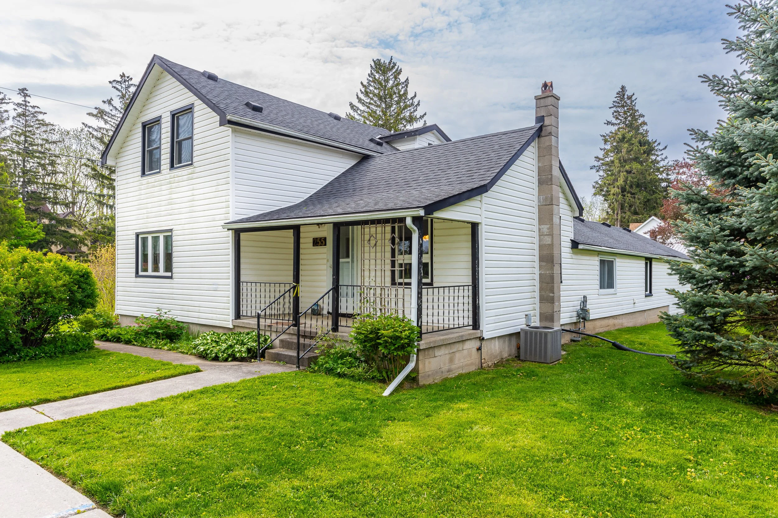 255 Hastings St-1.jpg