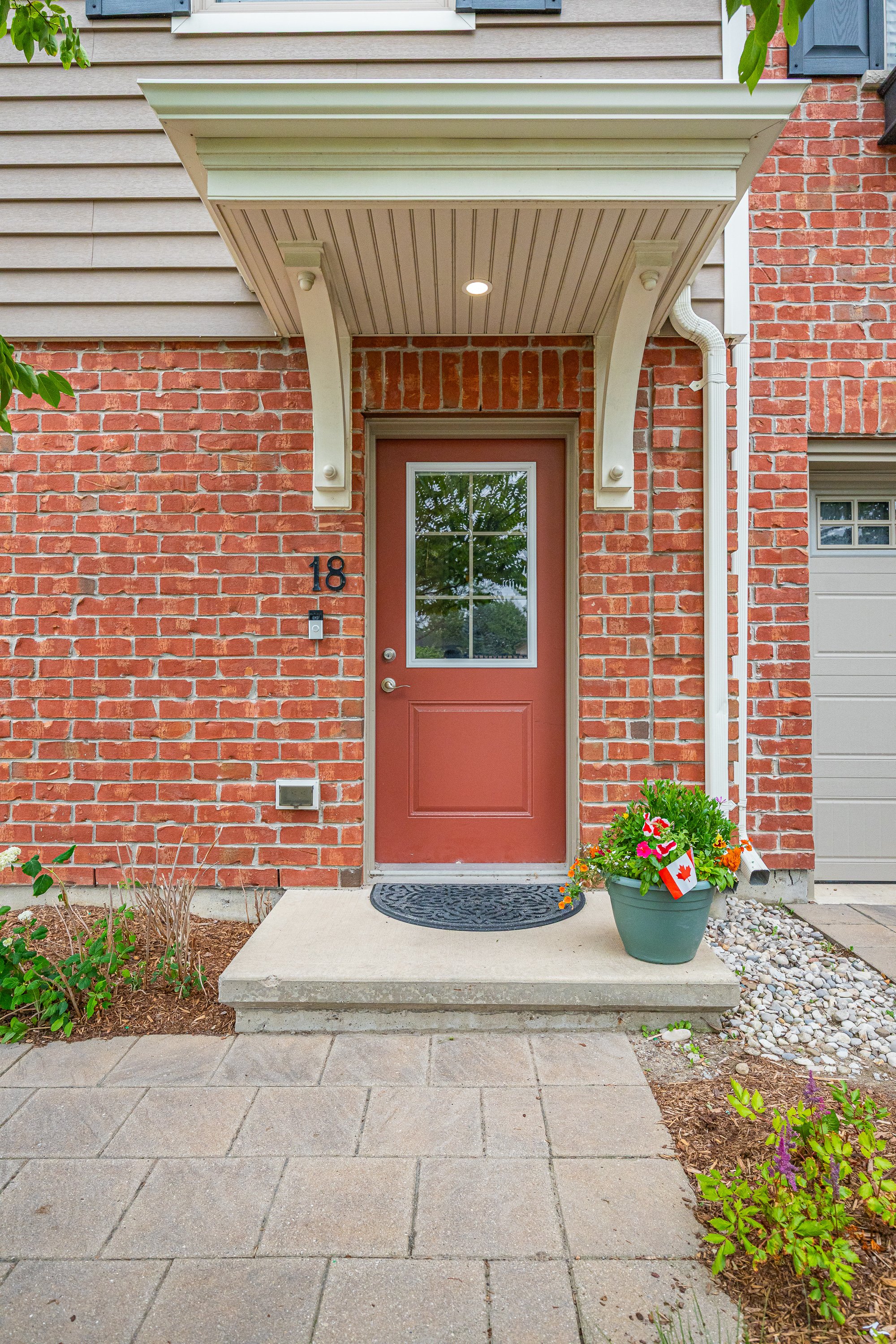 18-3025 Singleton Ave -06.jpg