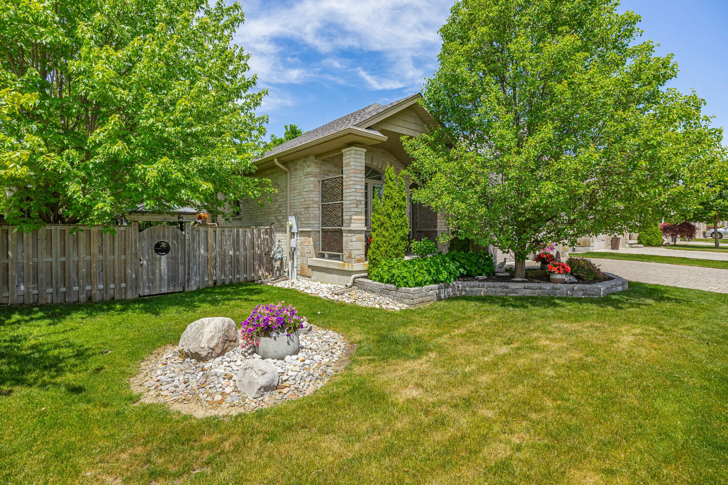 10-2080 Beaverbrook Ave -04.jpg
