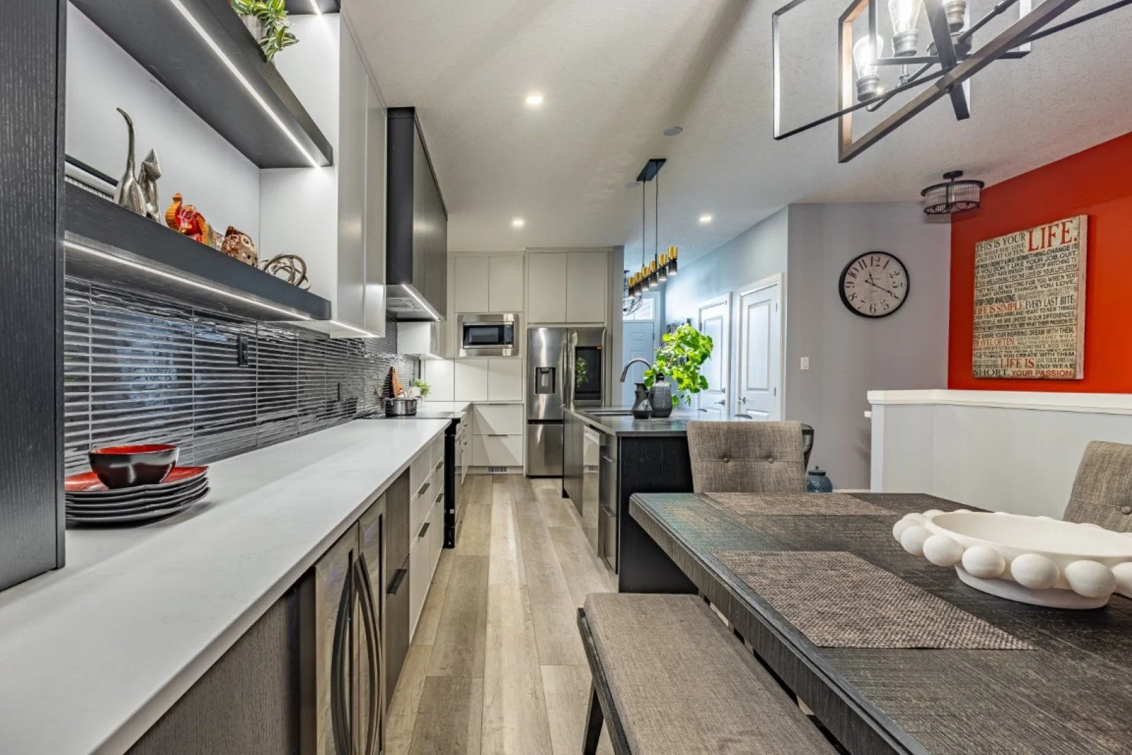 3229 Raleigh Cres-7.jpg