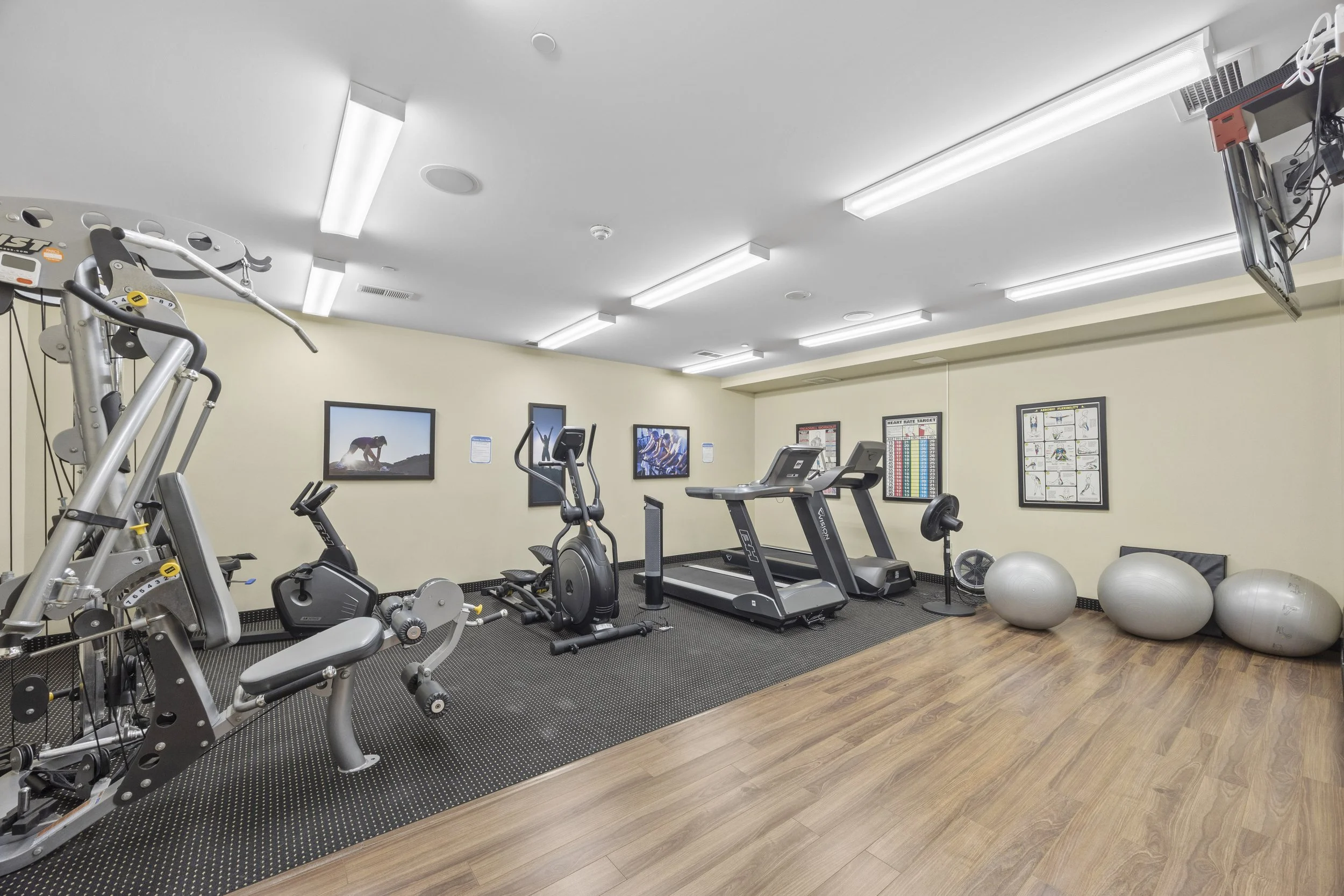 604-1030 Coronation Dr -34.JPG