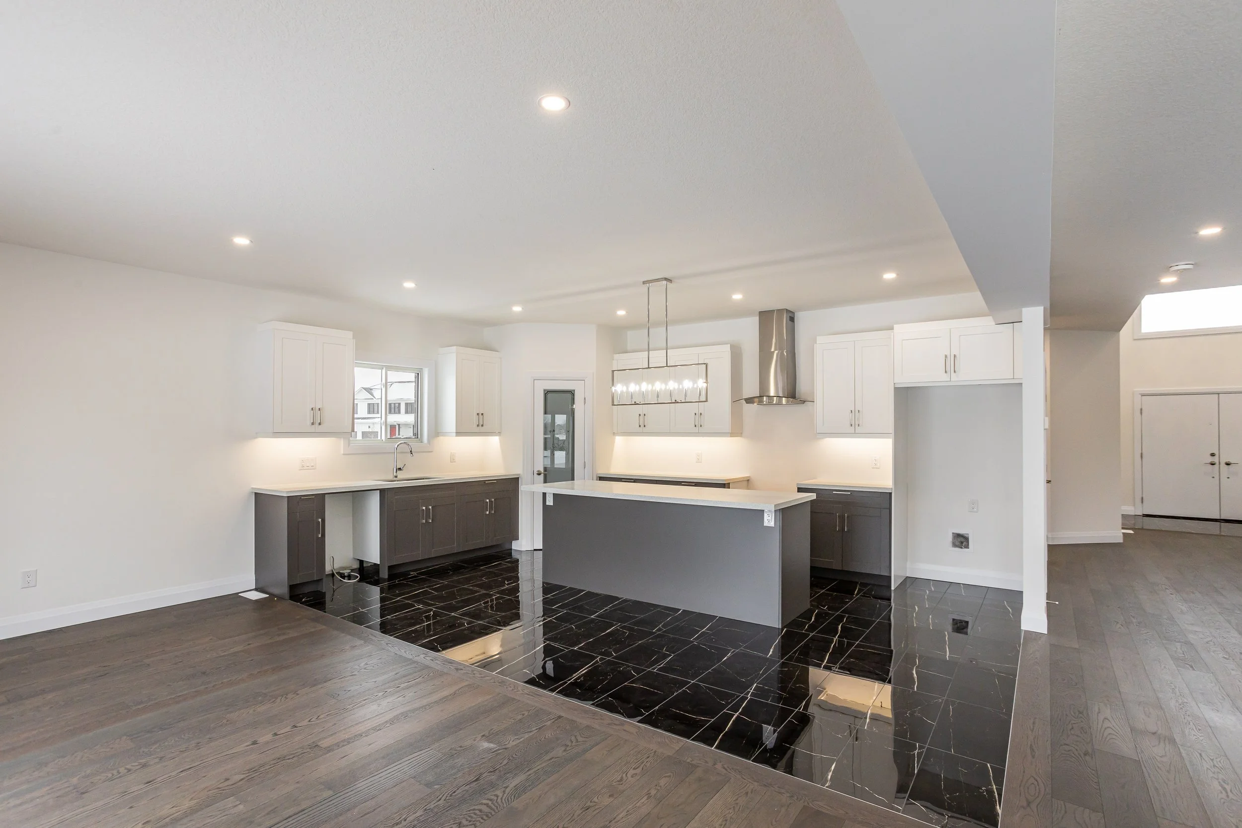 1913 Evans Blvd-12.jpg